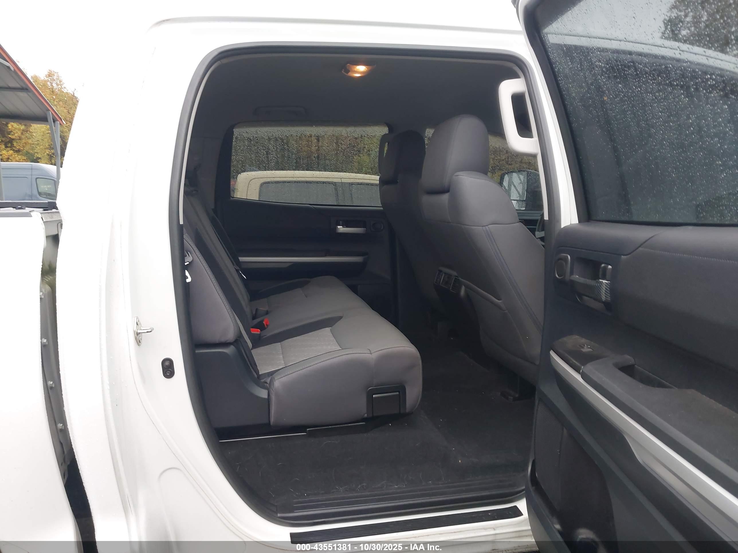 TOYOTA TUNDRA image 8
