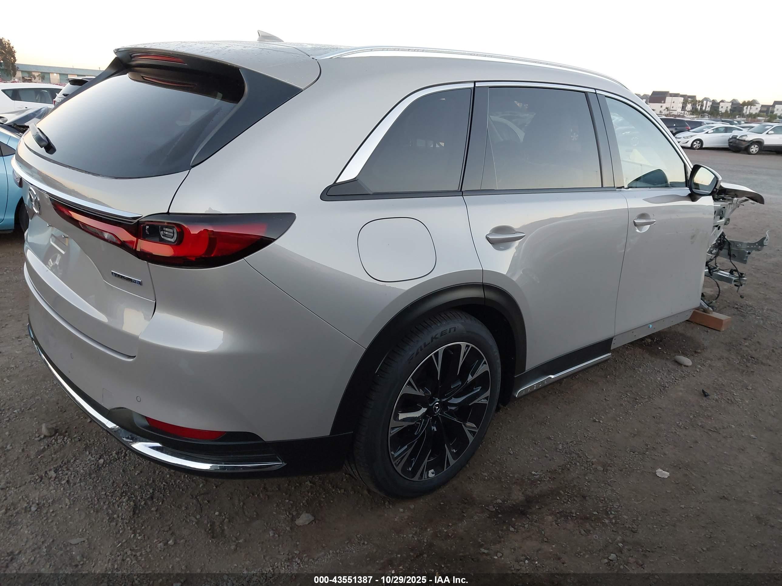 MAZDA CX-90 image 4