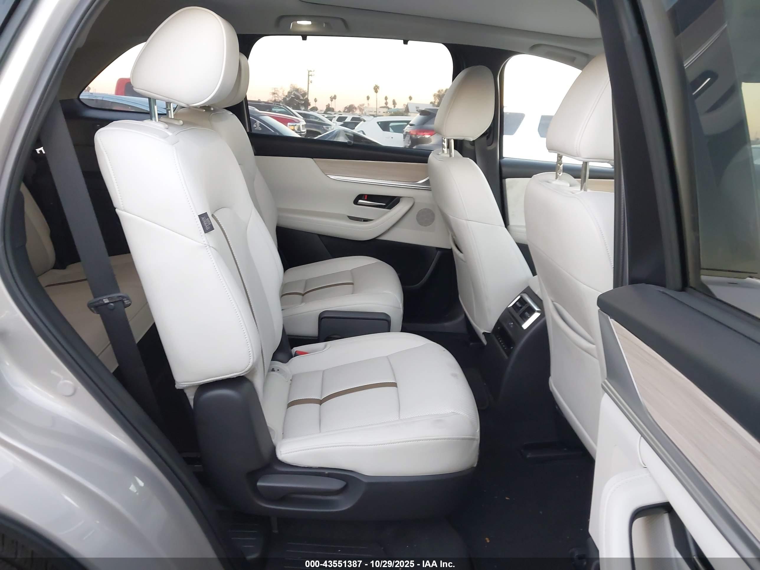 MAZDA CX-90 image 8