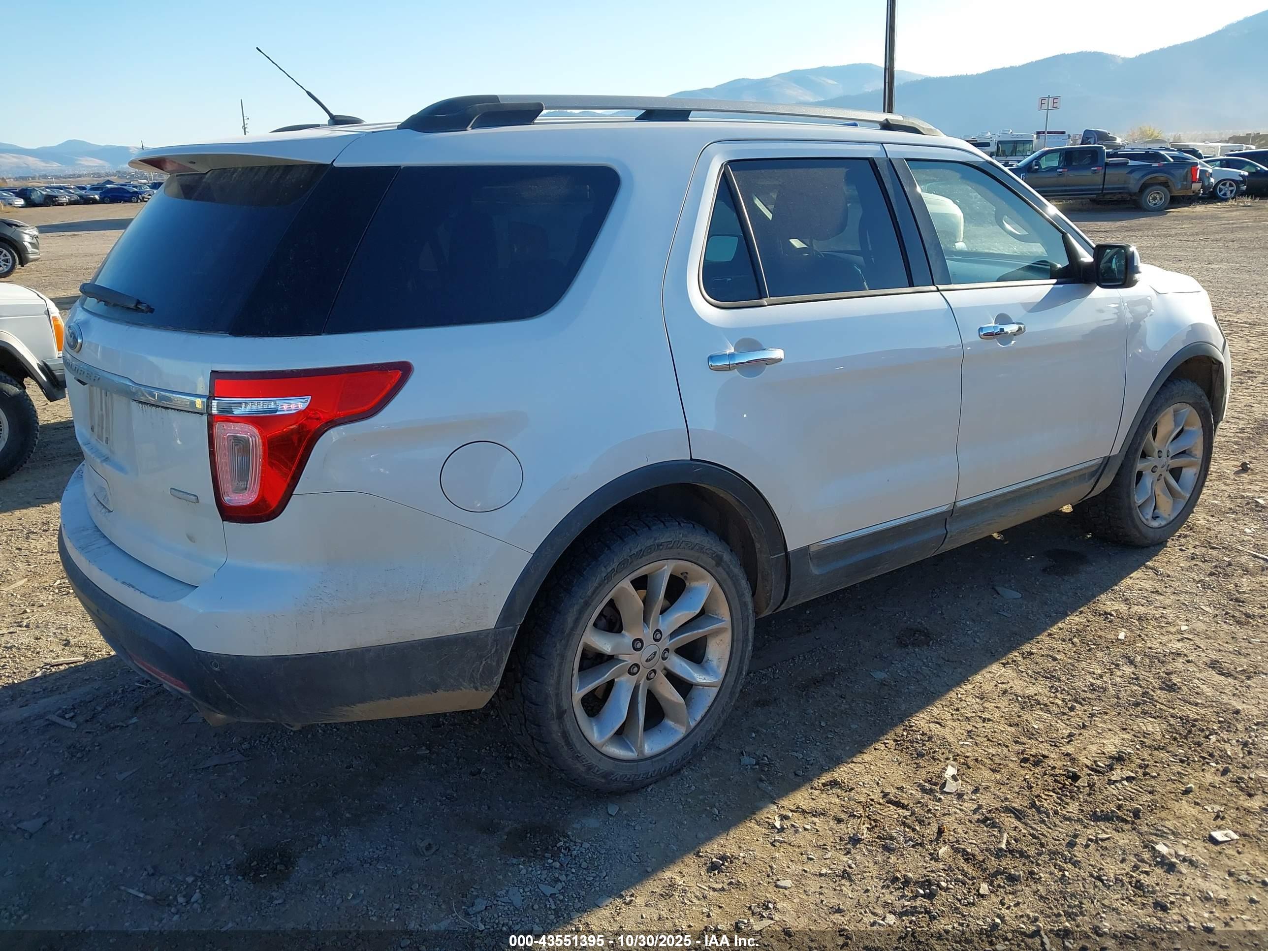 FORD EXPLORER image 4