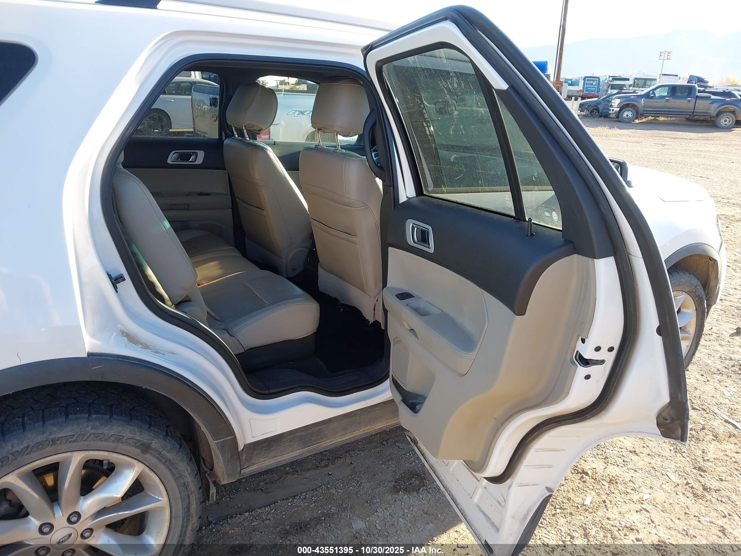 FORD EXPLORER image 8