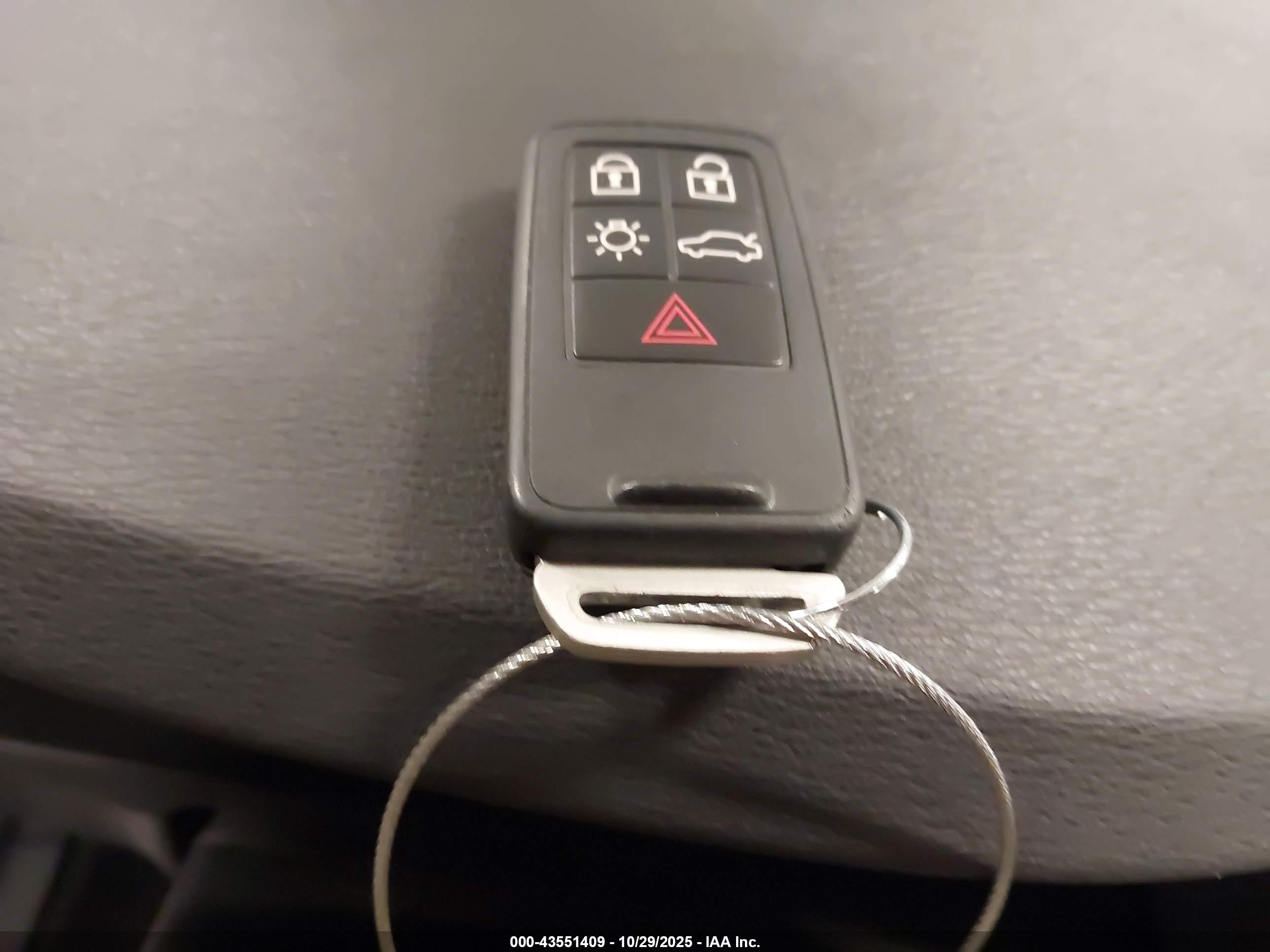VOLVO S60 image 11