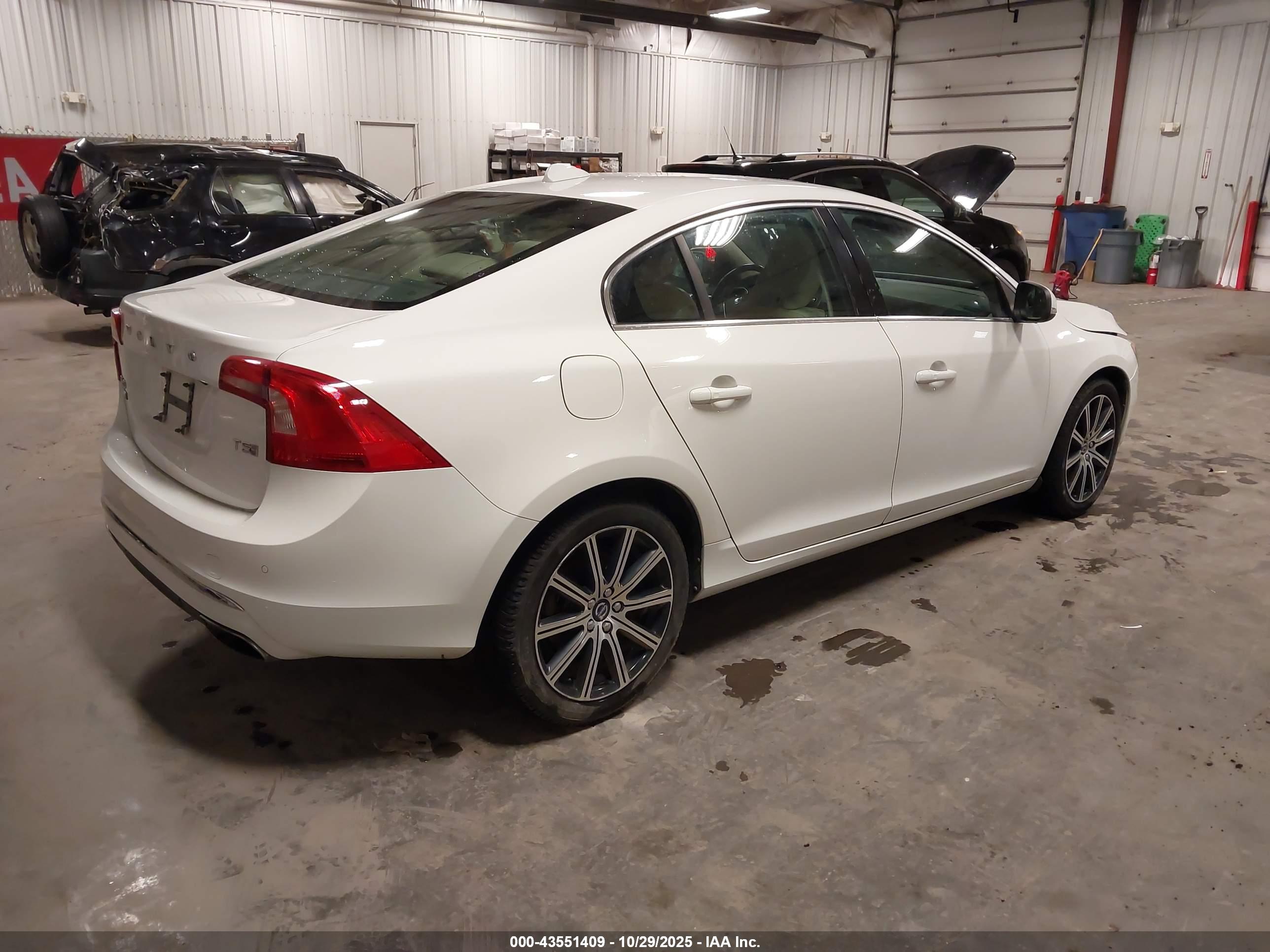 VOLVO S60 image 4