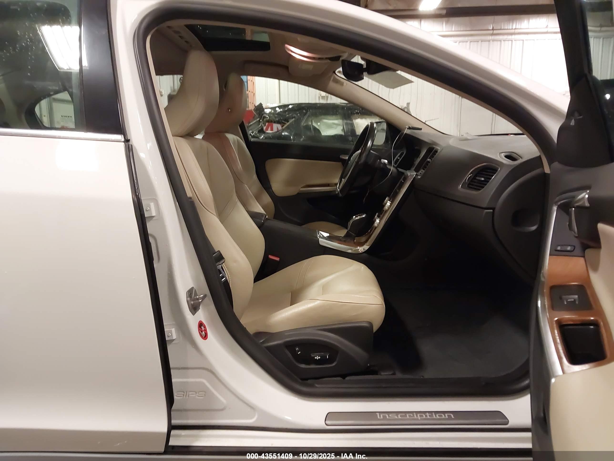 VOLVO S60 image 5