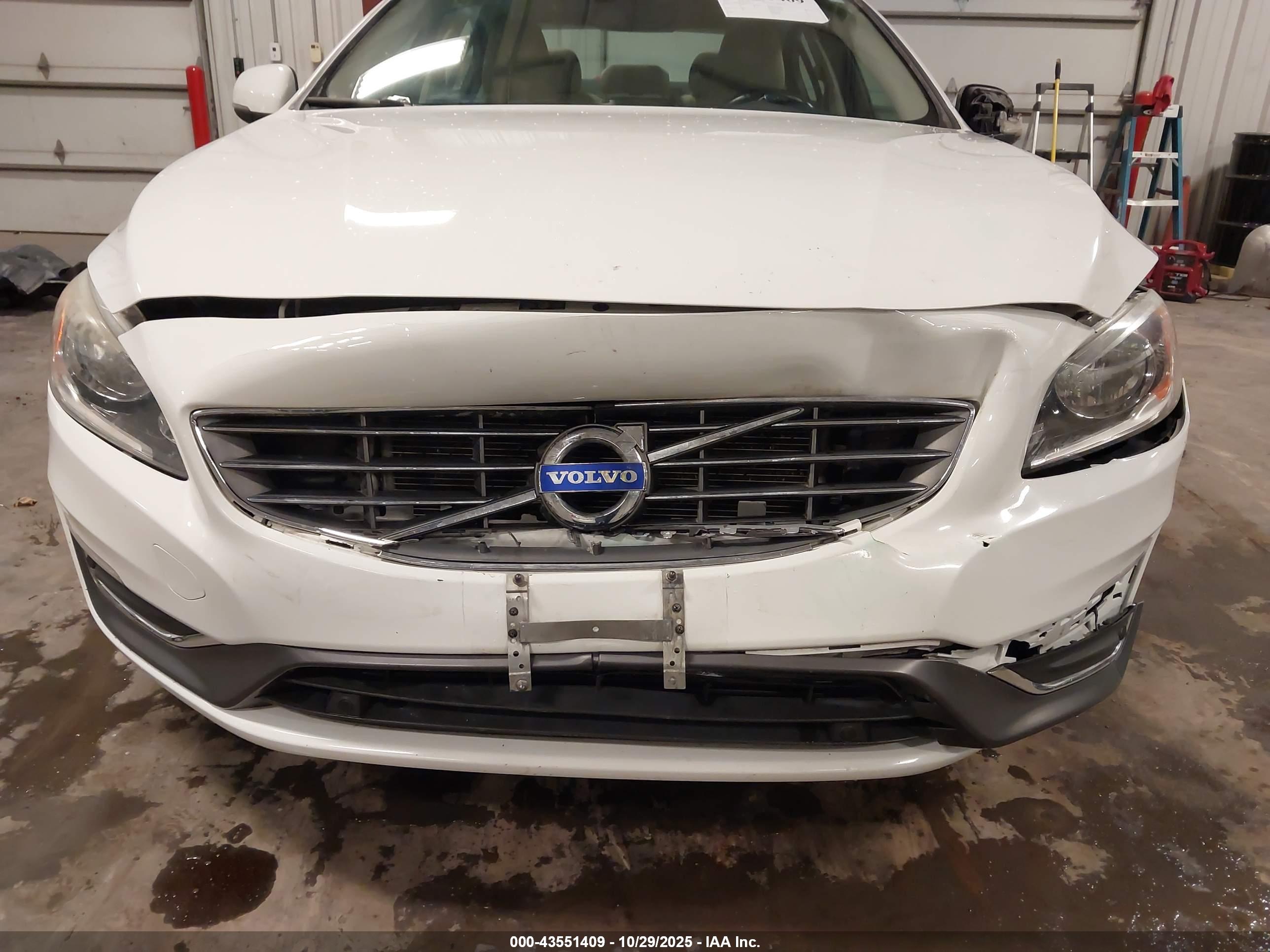 VOLVO S60 image 6
