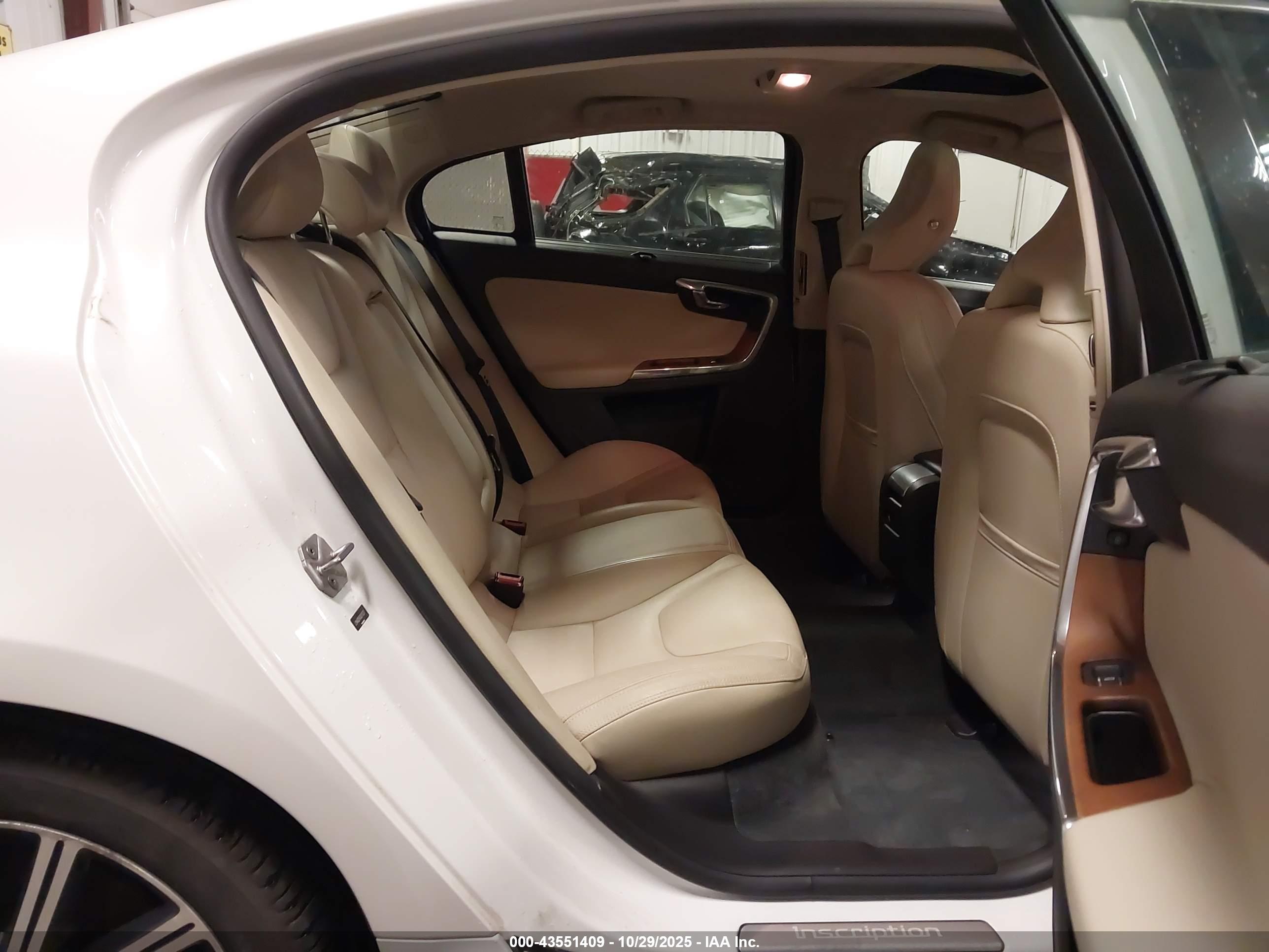 VOLVO S60 image 8