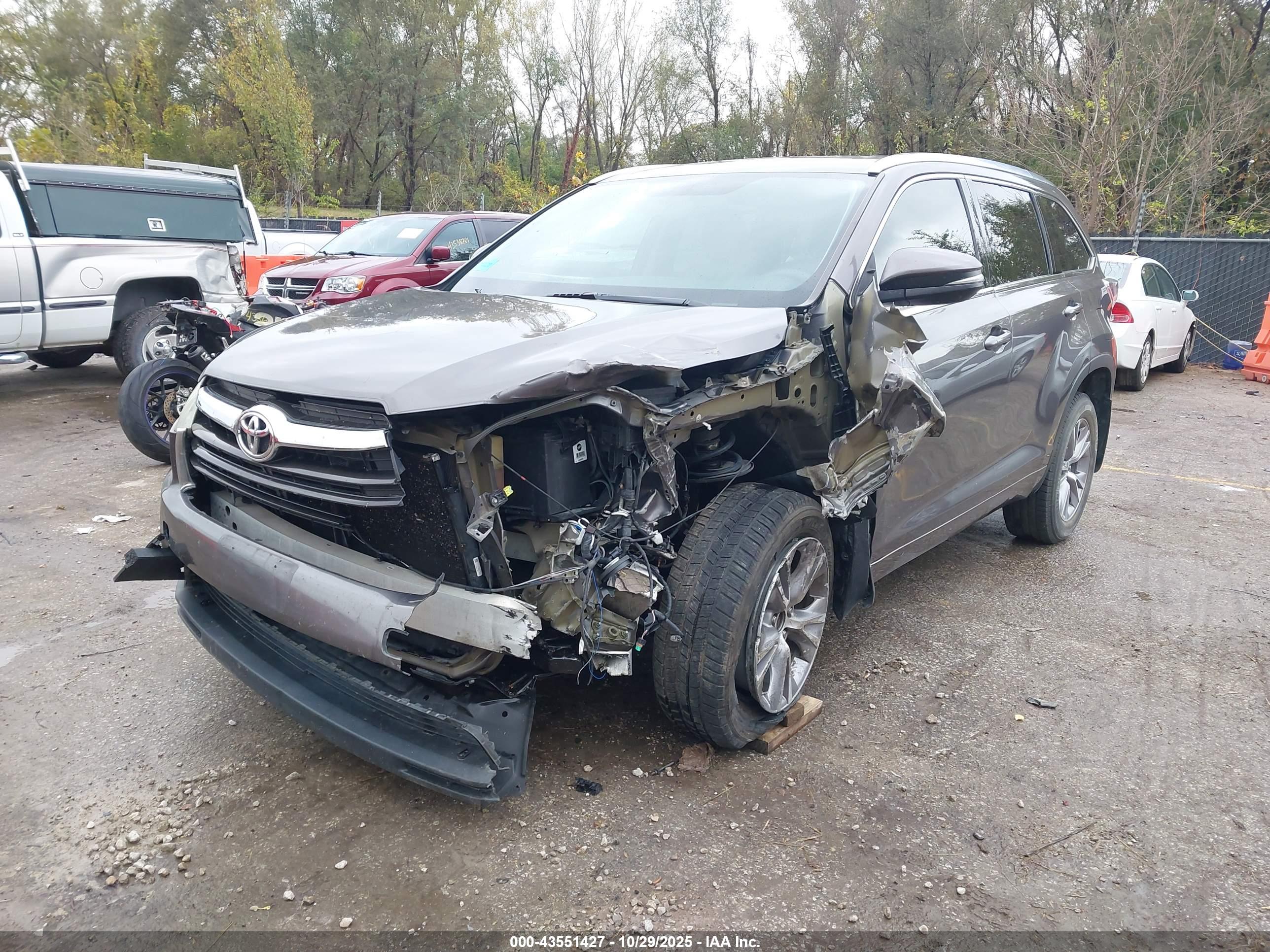 TOYOTA HIGHLANDER image 2