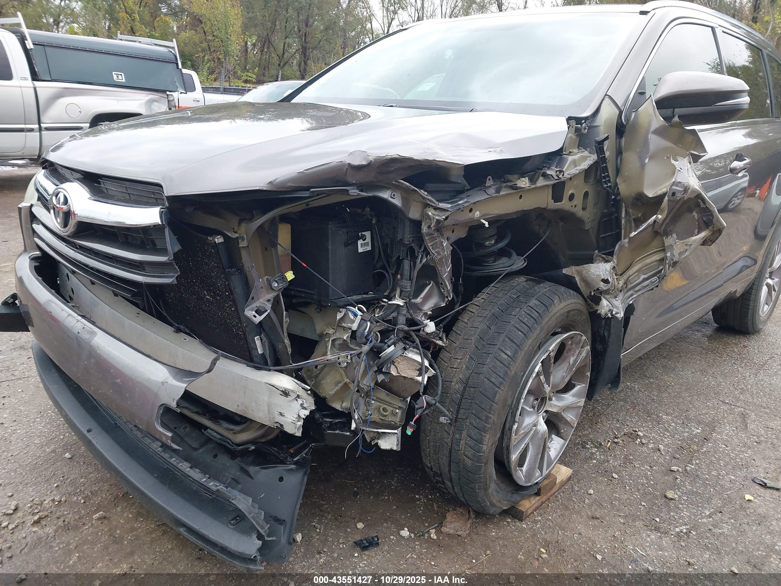 TOYOTA HIGHLANDER image 6