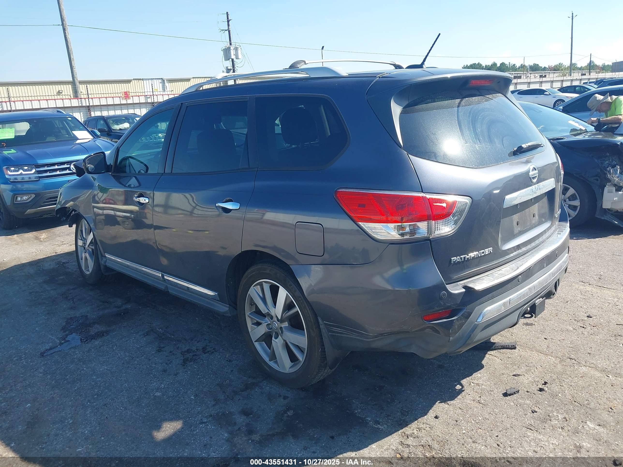 NISSAN PATHFINDER image 3