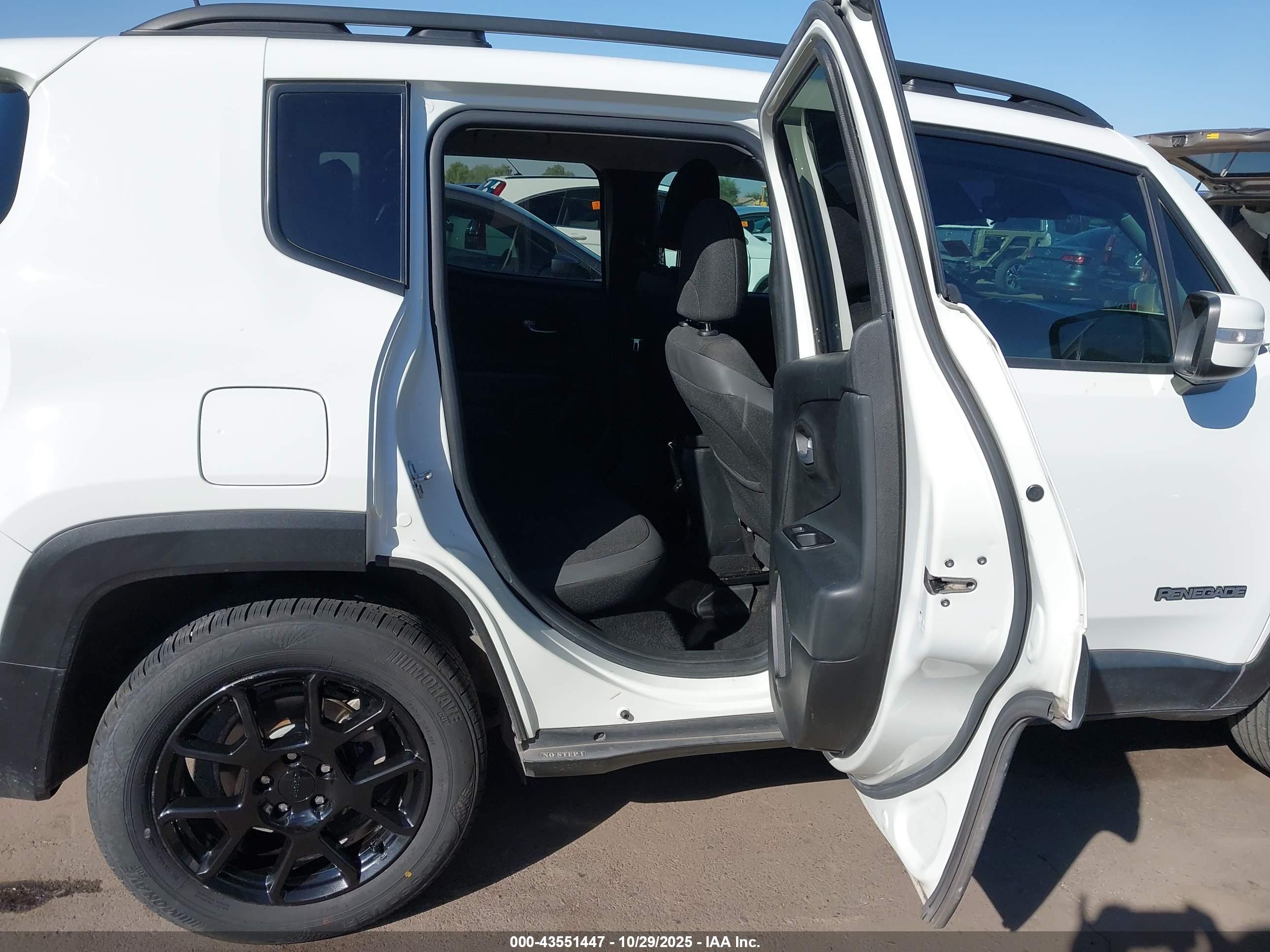 JEEP RENEGADE image 8