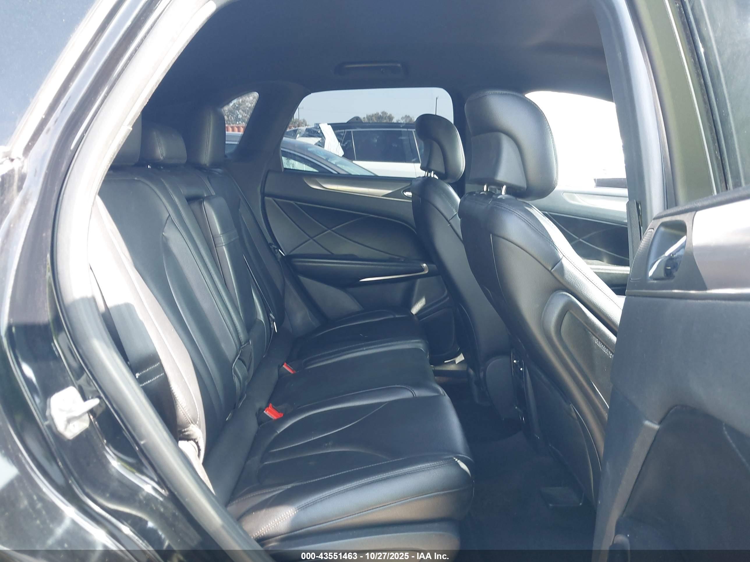 LINCOLN MKC image 8
