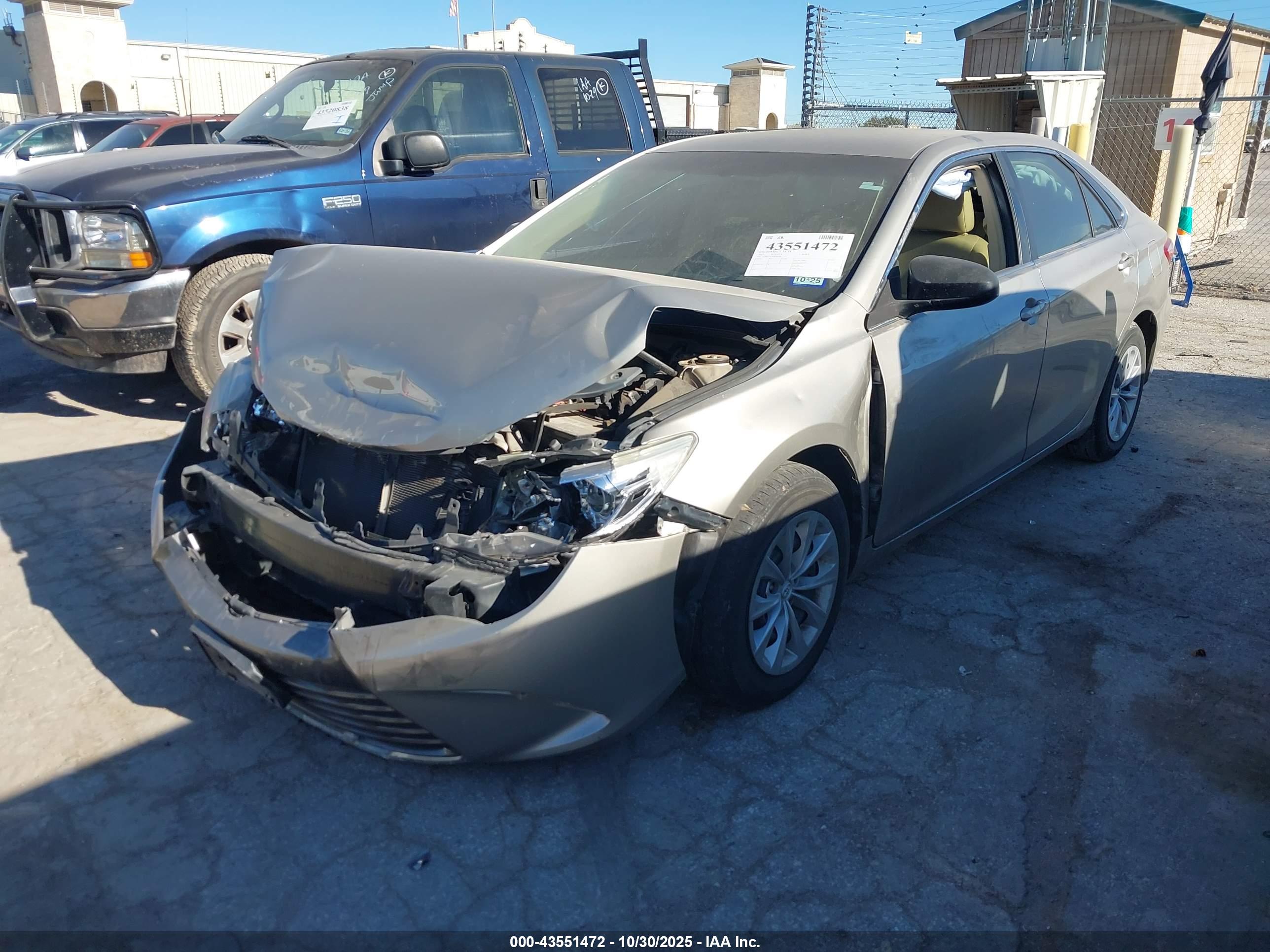 TOYOTA CAMRY image 2