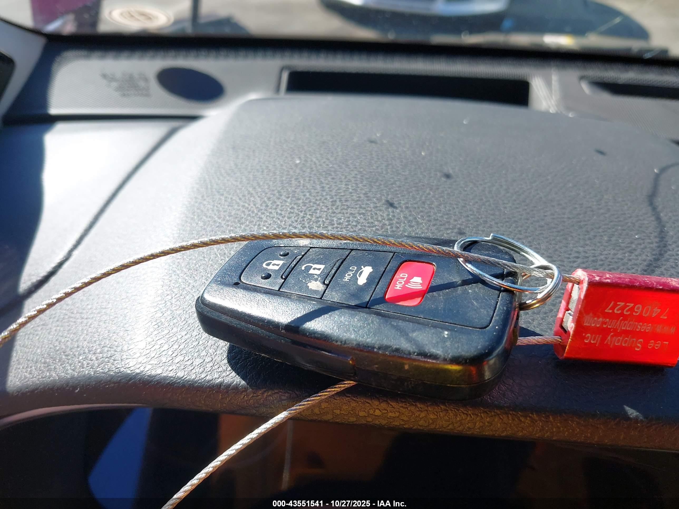 TOYOTA AVALON image 11