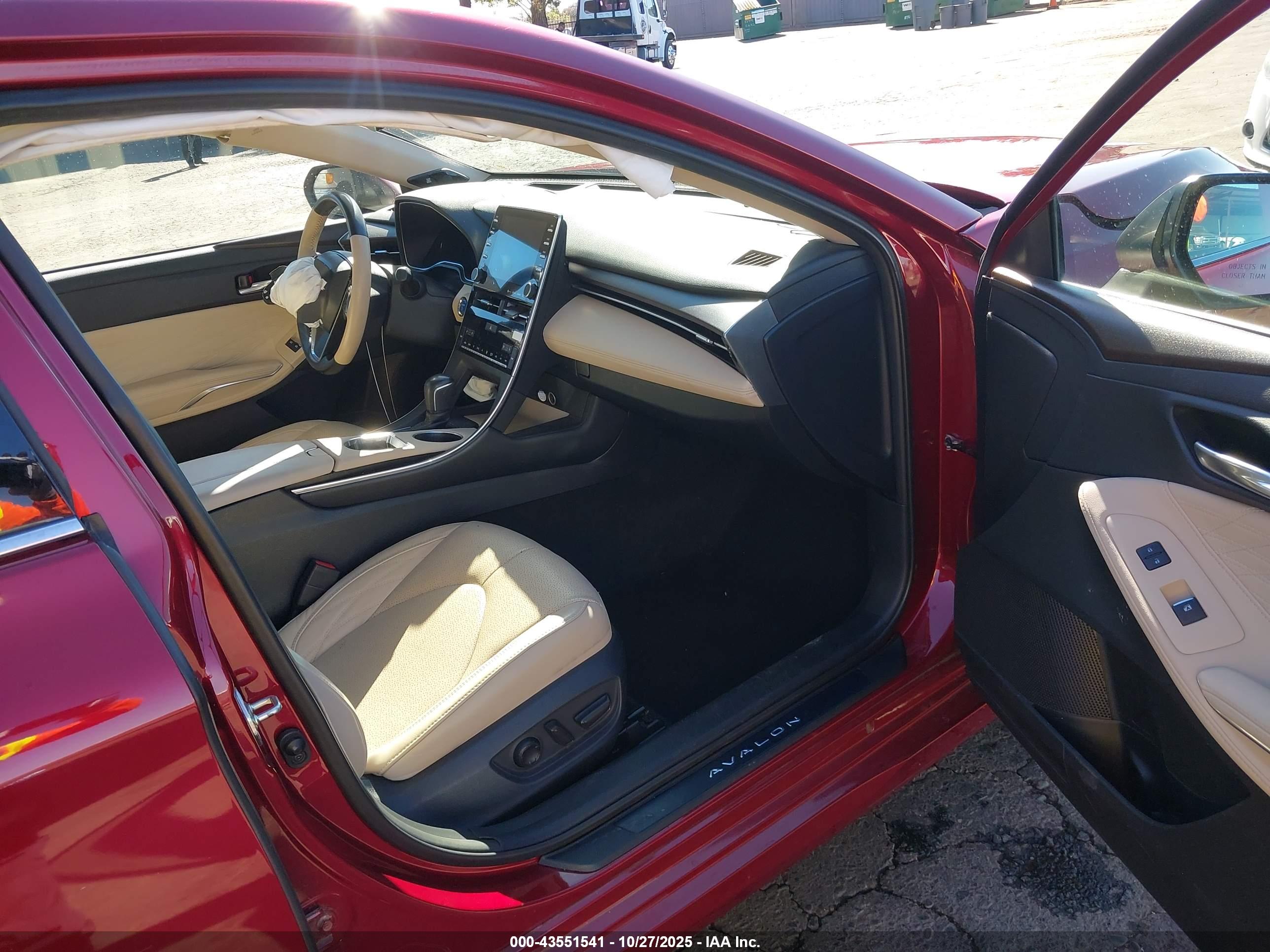 TOYOTA AVALON image 5