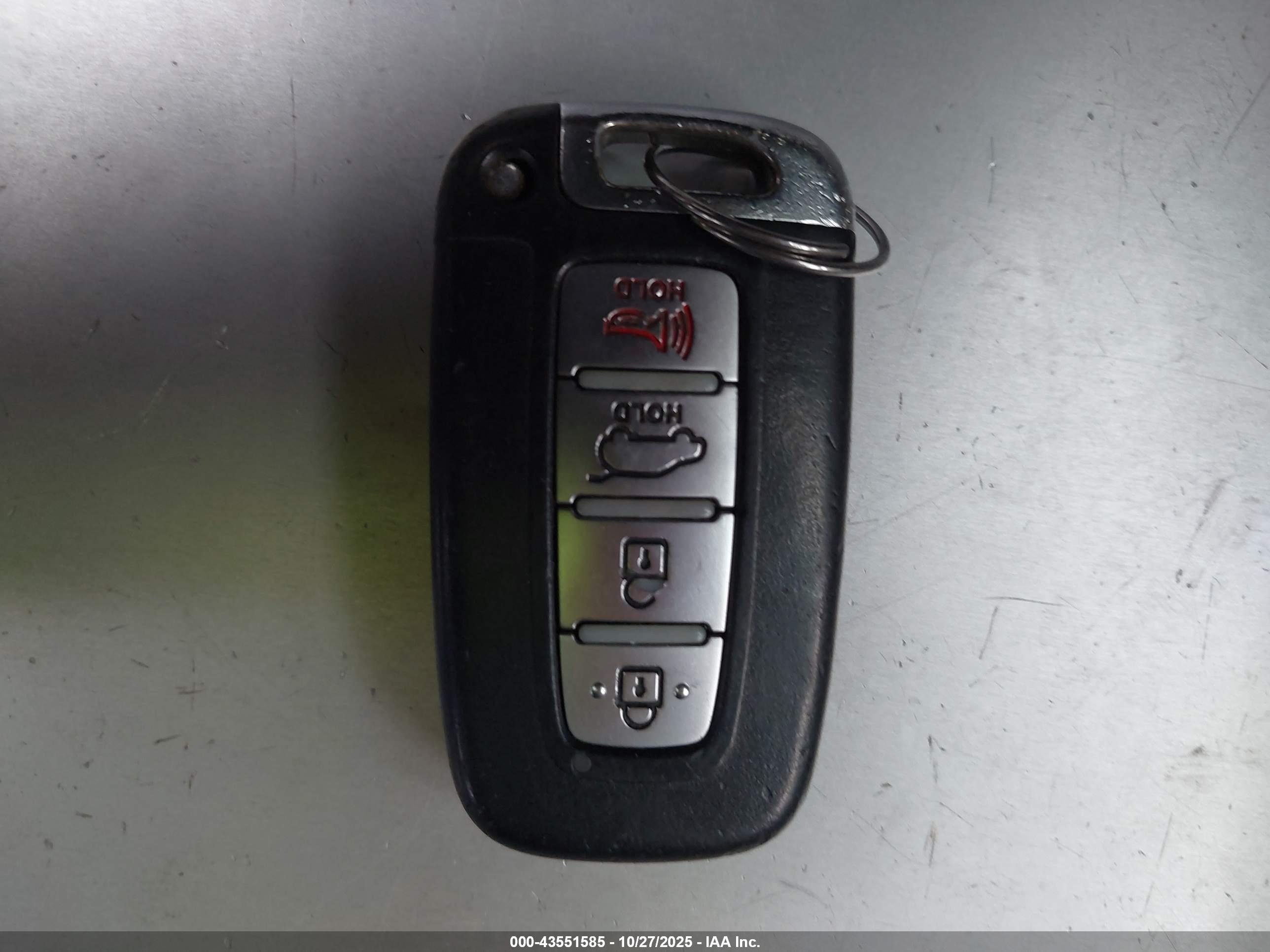 HYUNDAI VELOSTER image 11