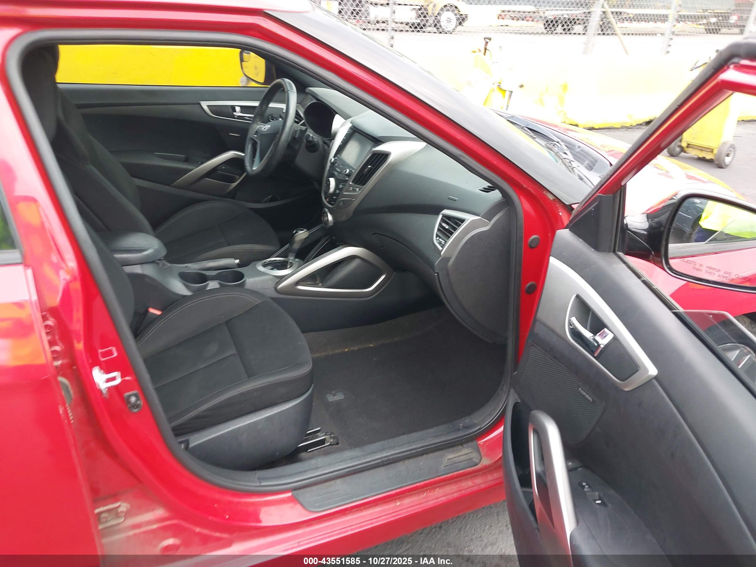 HYUNDAI VELOSTER image 5