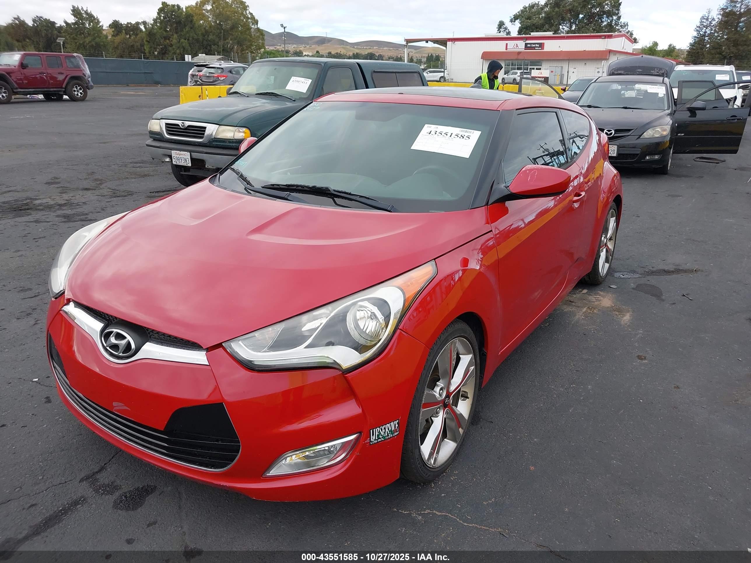 HYUNDAI VELOSTER image 6