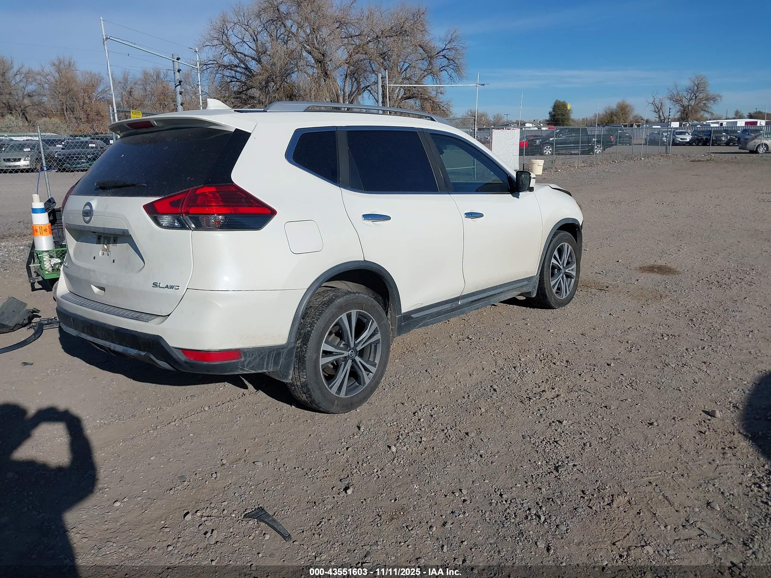 NISSAN ROGUE image 4