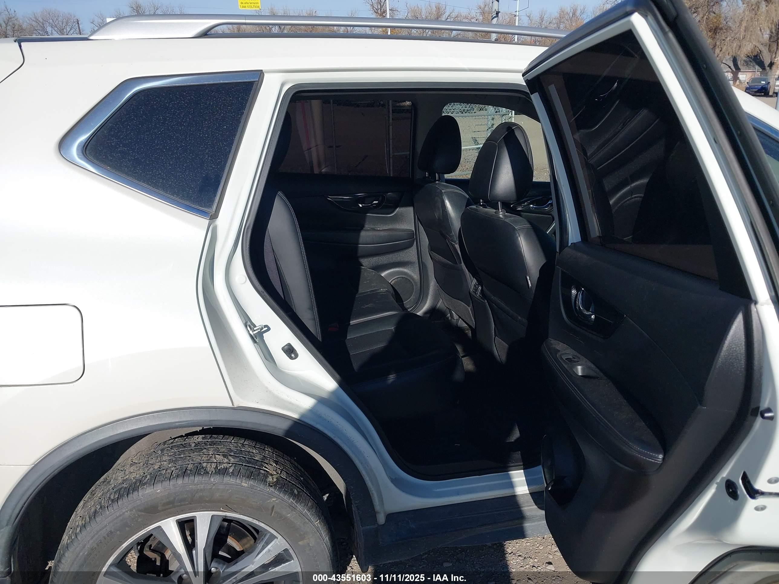 NISSAN ROGUE image 8