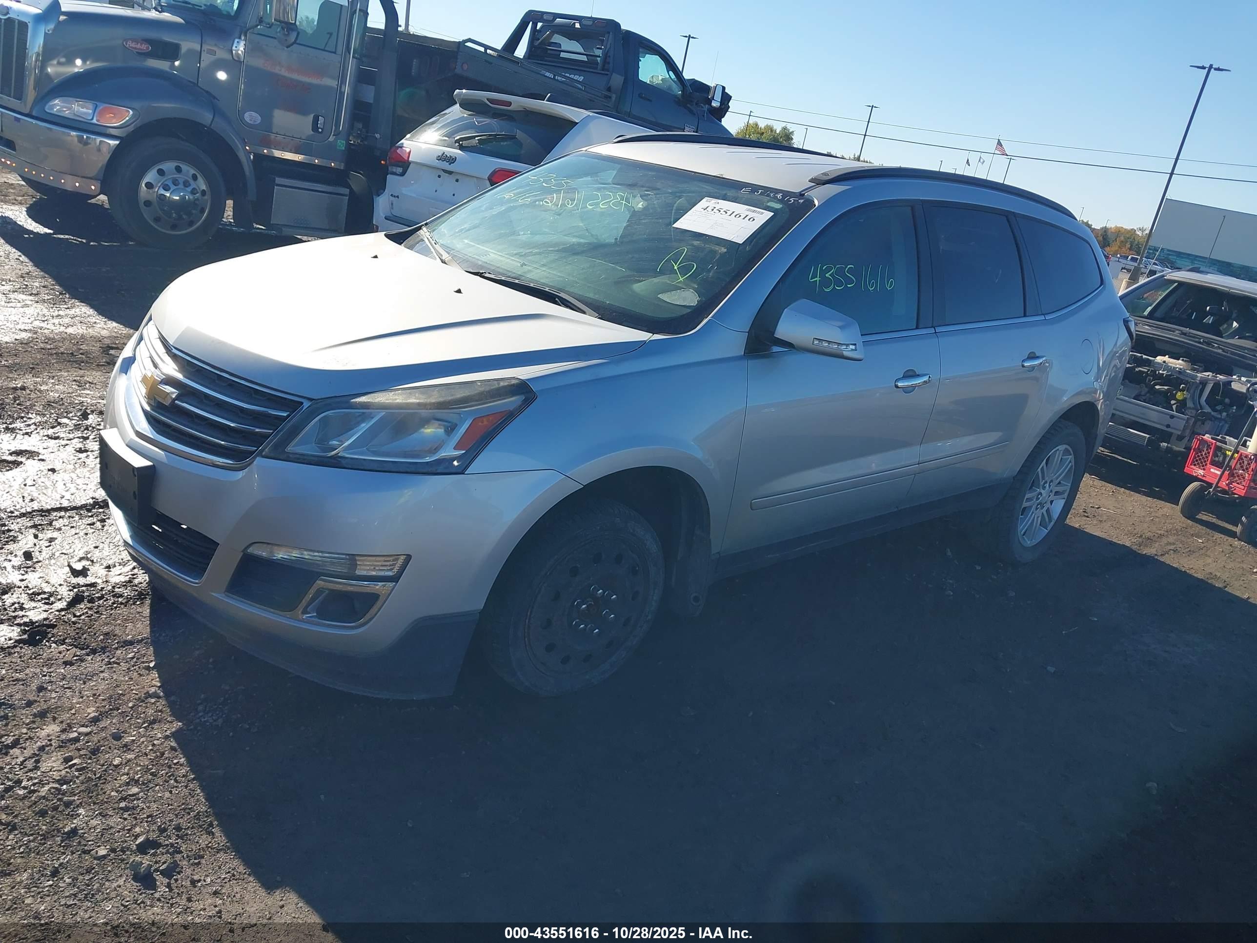 CHEVROLET TRAVERSE image 2