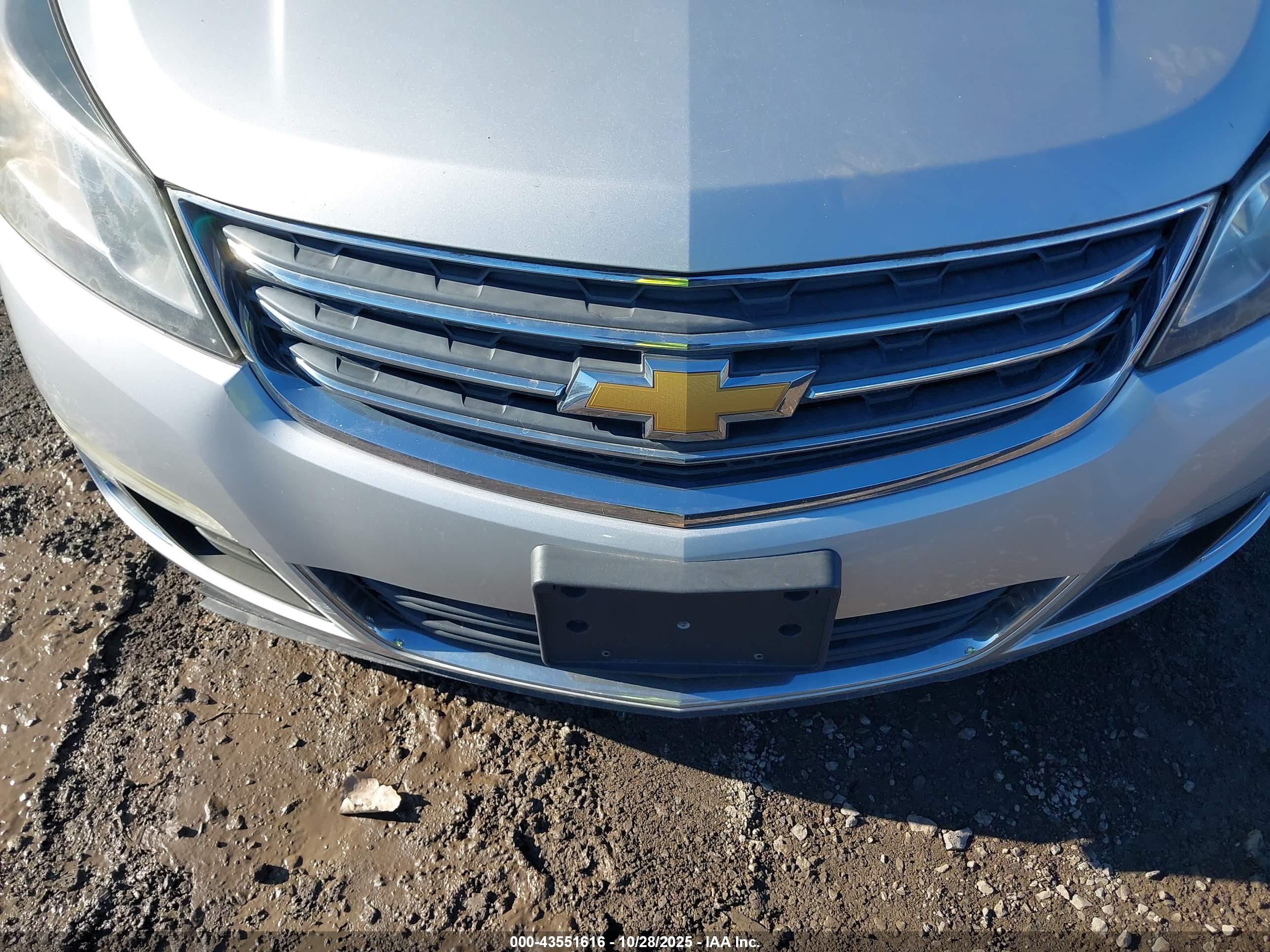 CHEVROLET TRAVERSE image 6