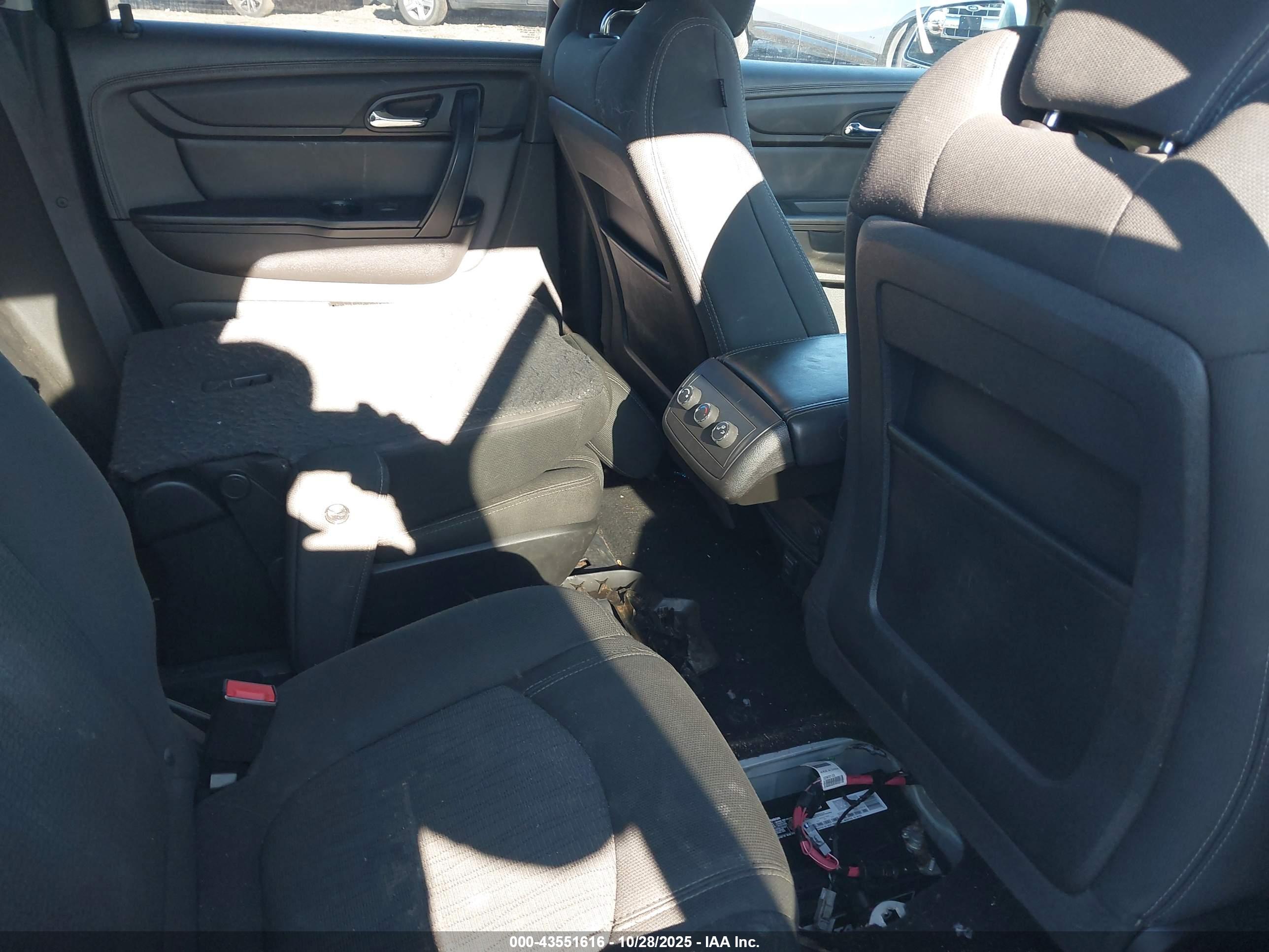 CHEVROLET TRAVERSE image 8