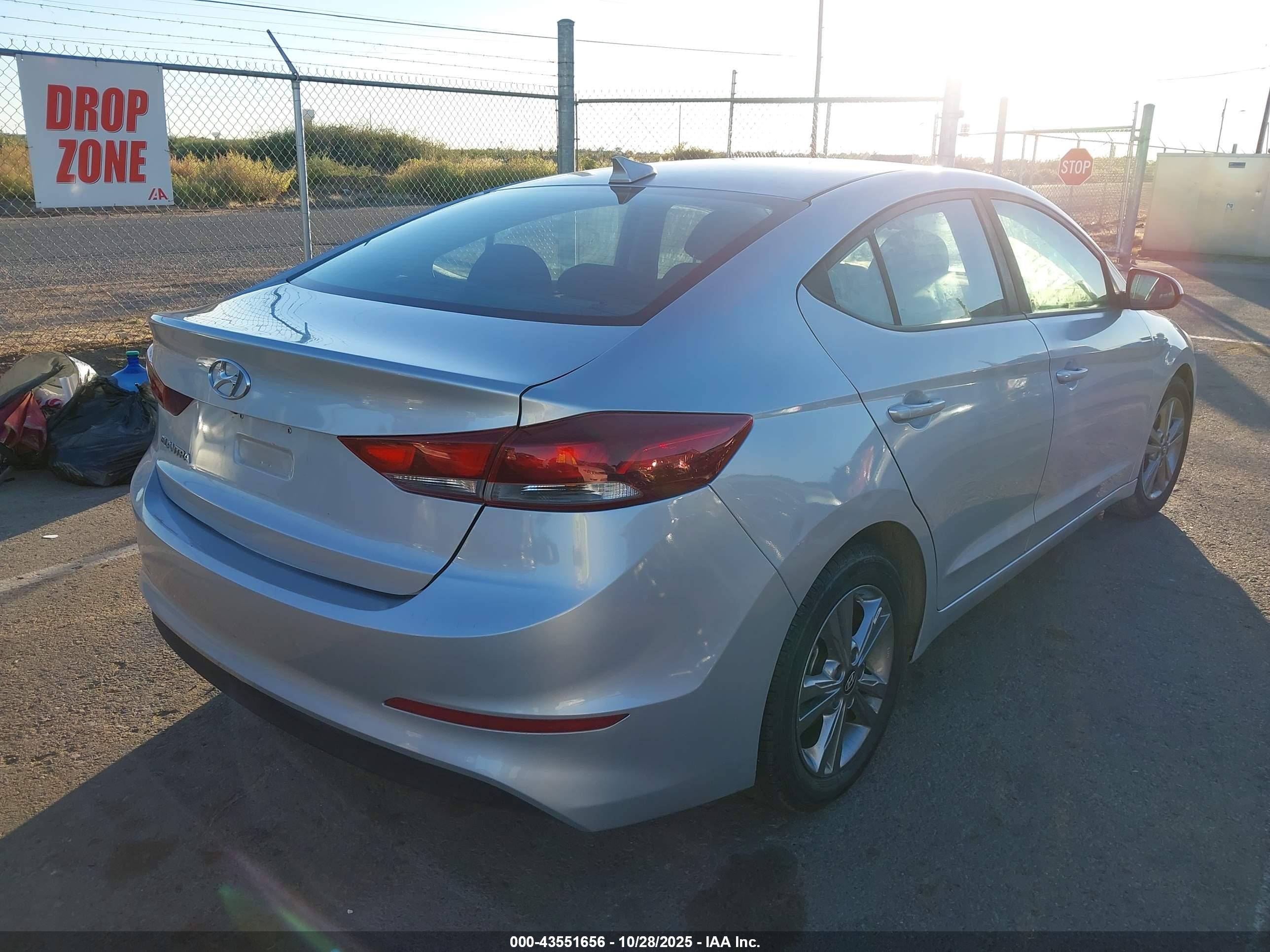 HYUNDAI ELANTRA image 4