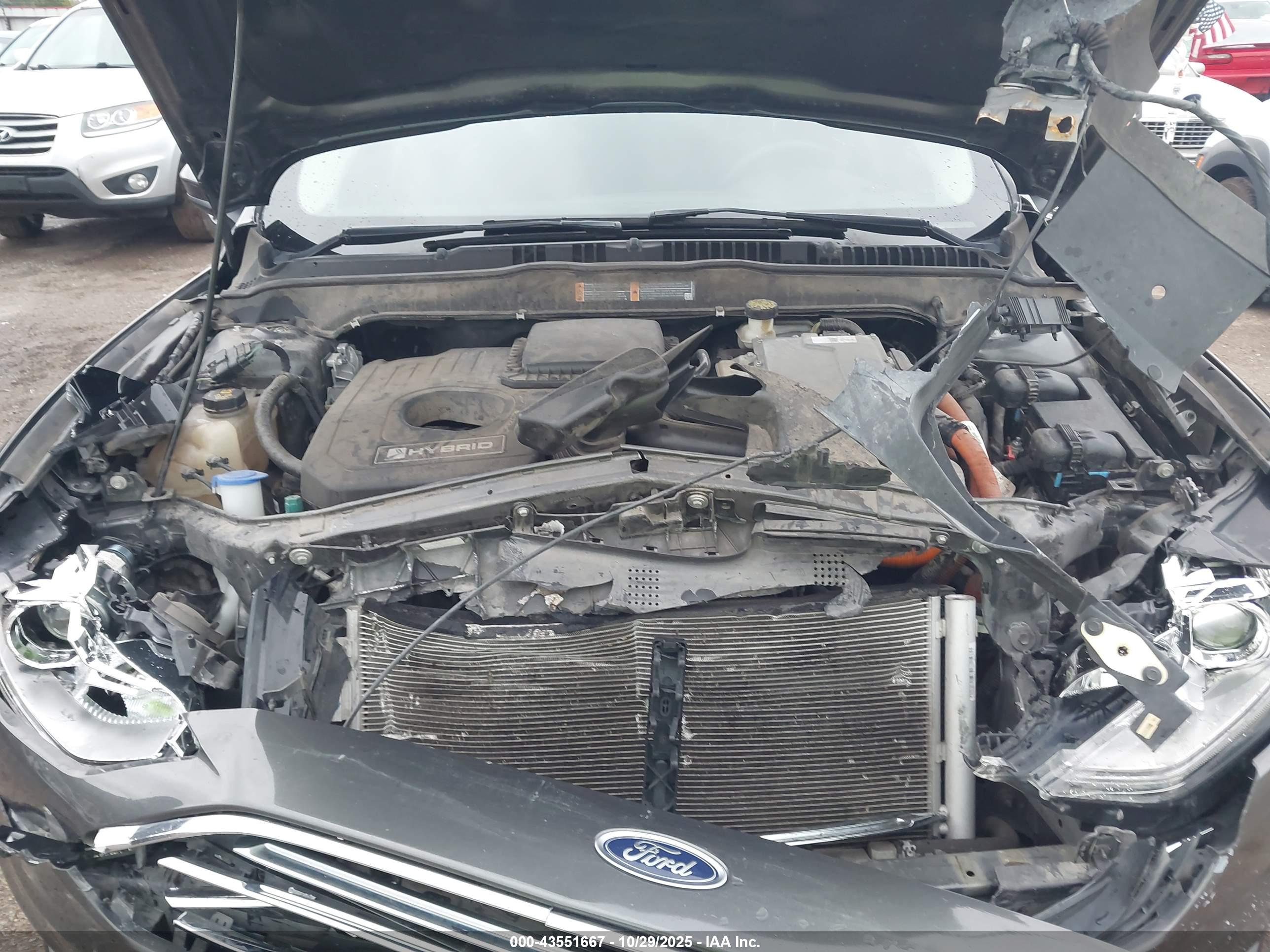 FORD FUSION image 10