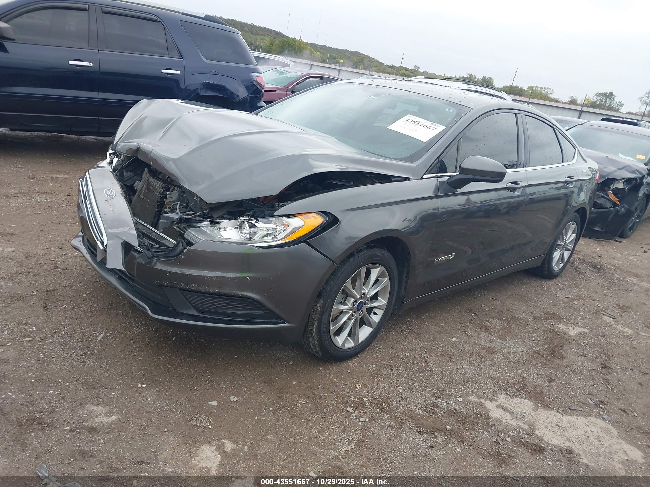 FORD FUSION image 2