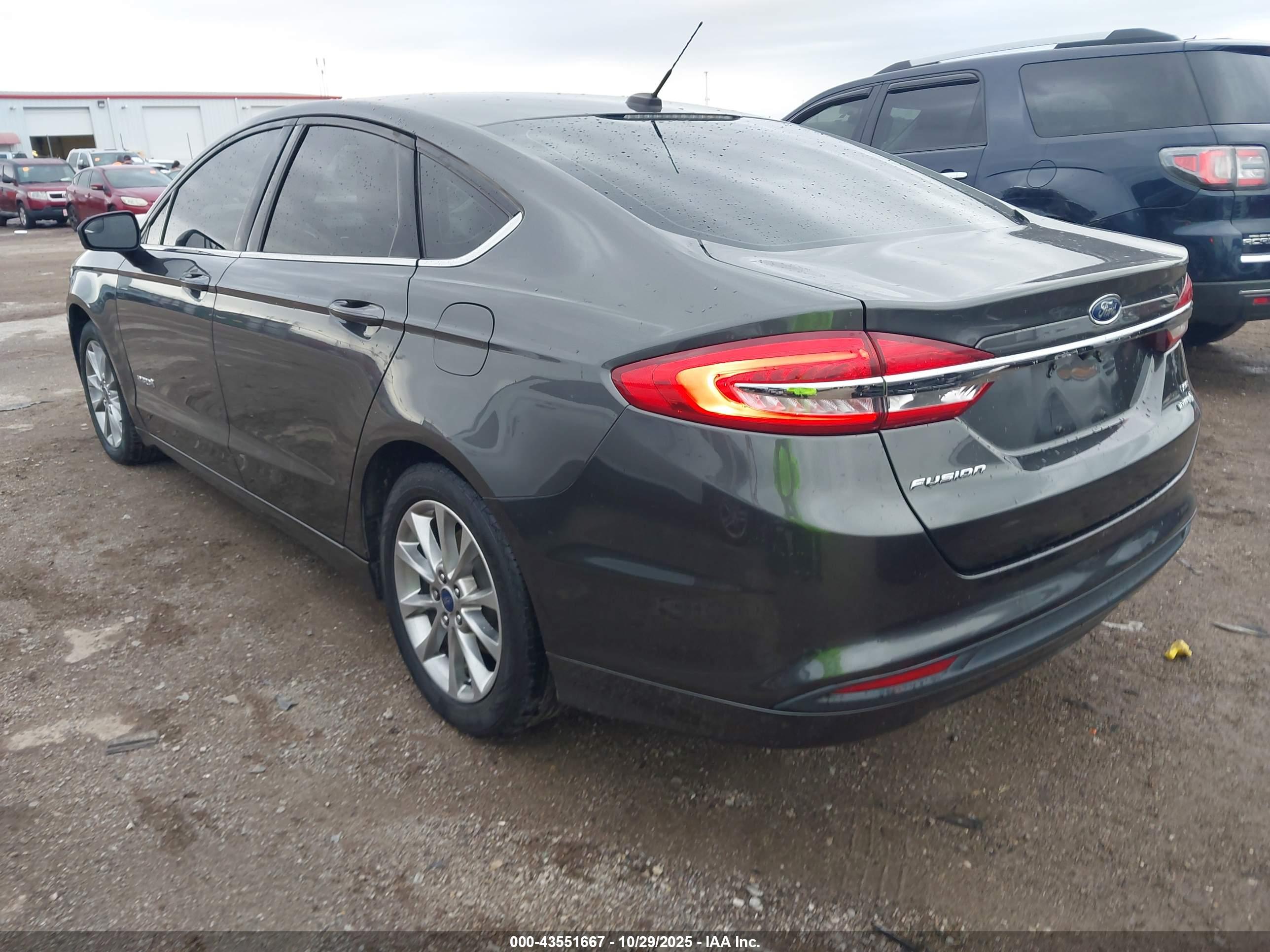 FORD FUSION image 3