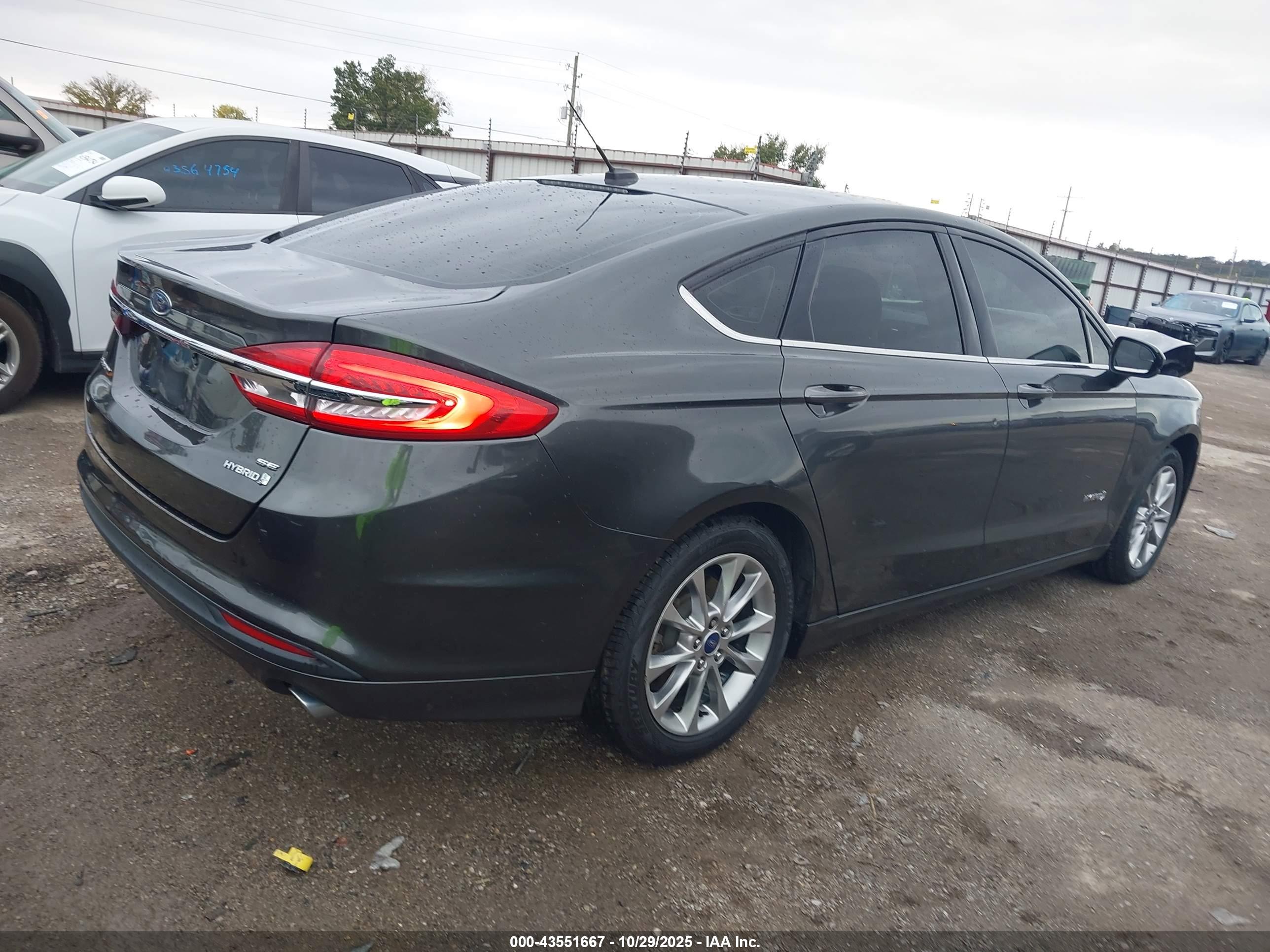 FORD FUSION image 4