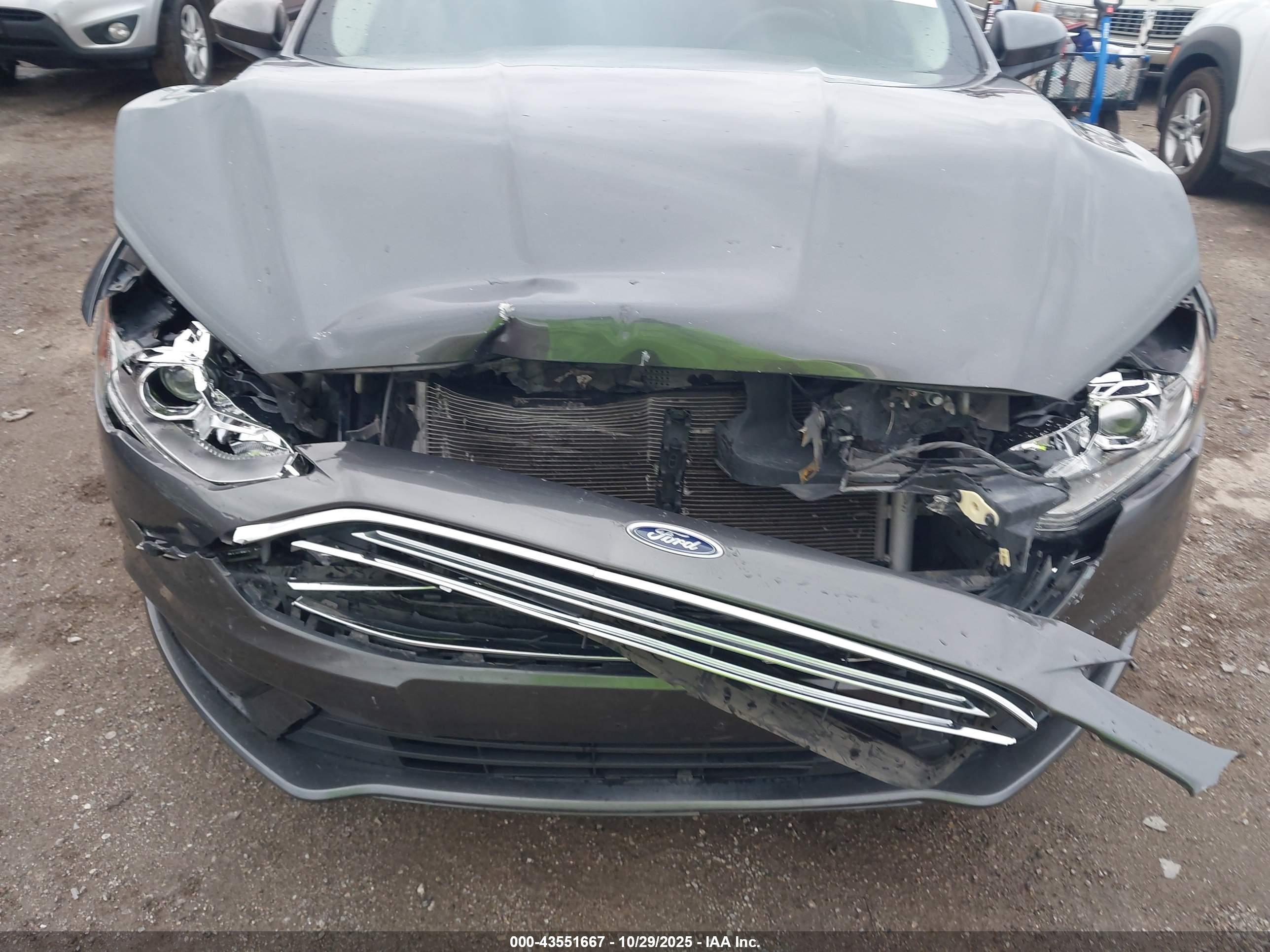 FORD FUSION image 6