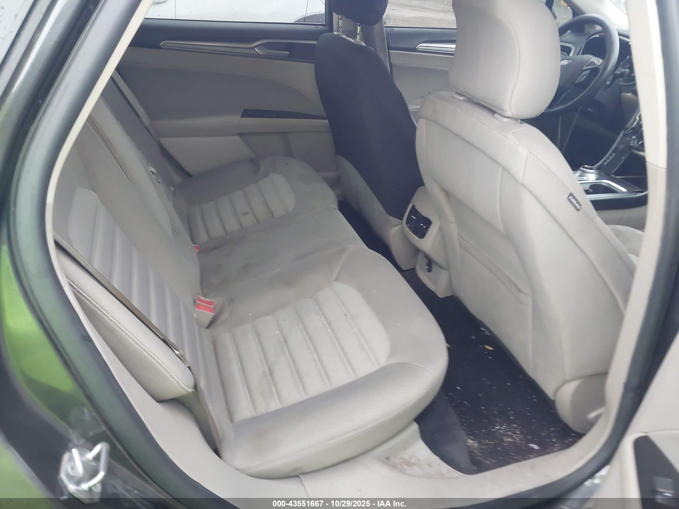 FORD FUSION image 8