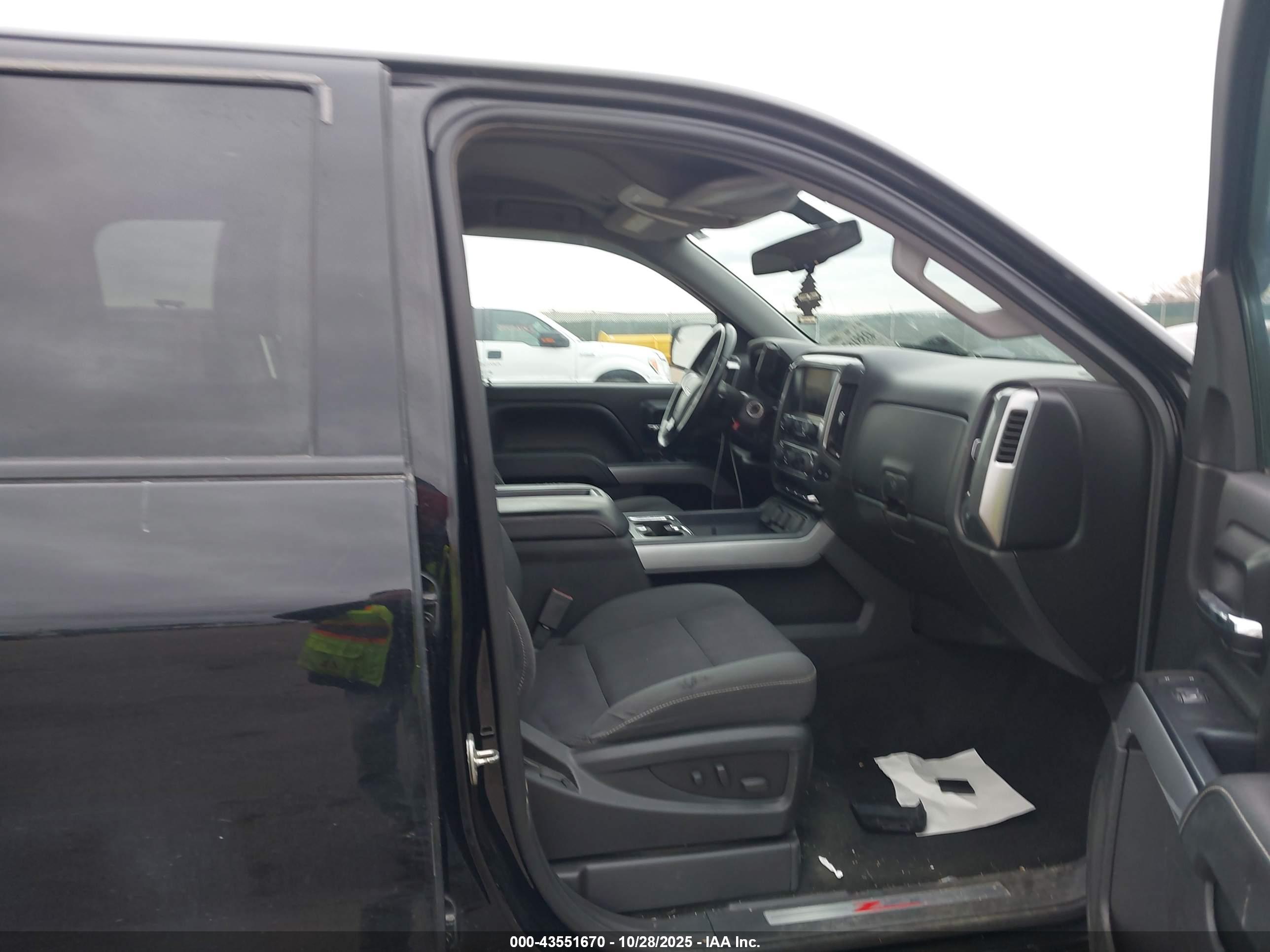 CHEVROLET SILVERADO image 5