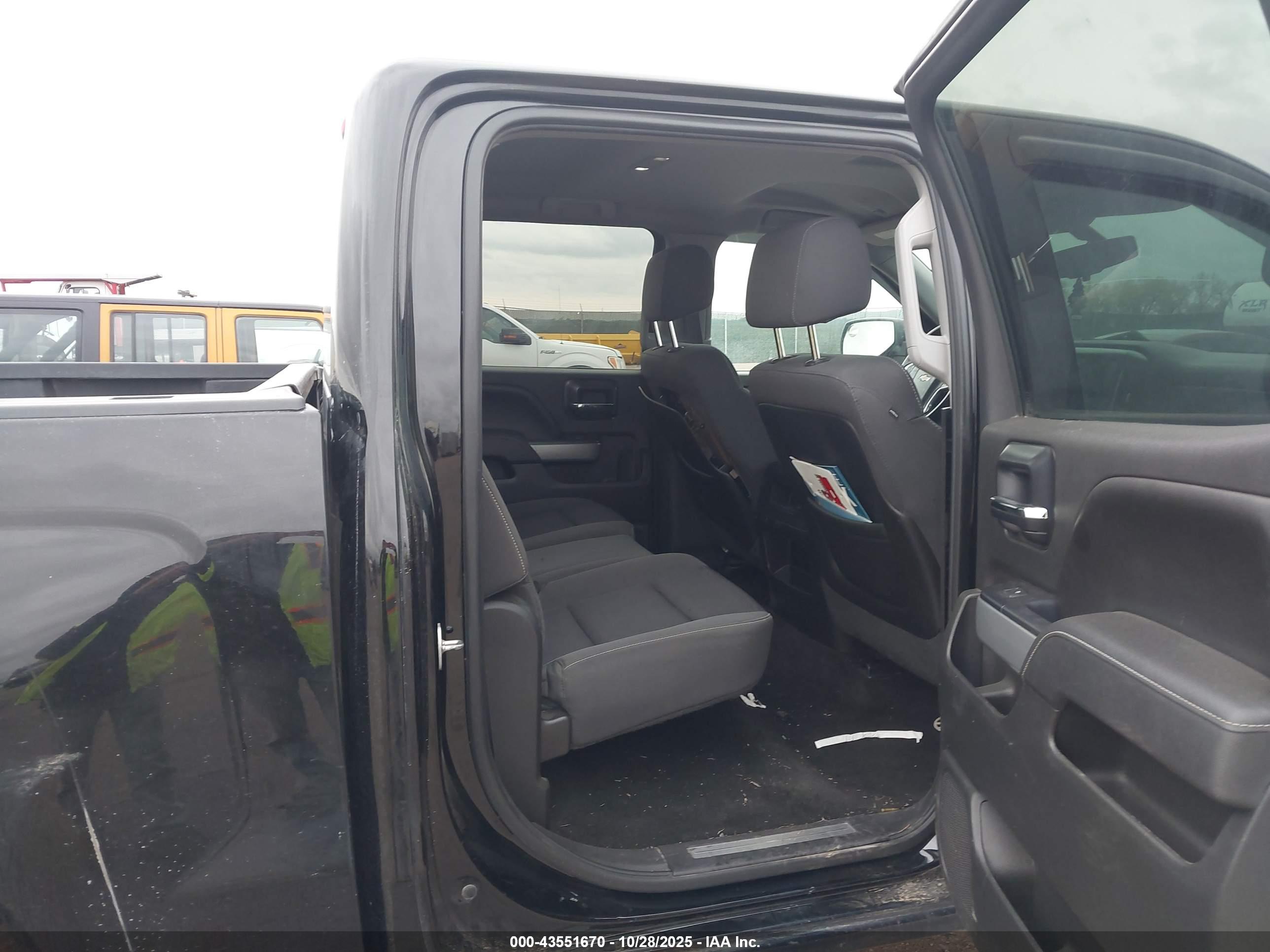 CHEVROLET SILVERADO image 8