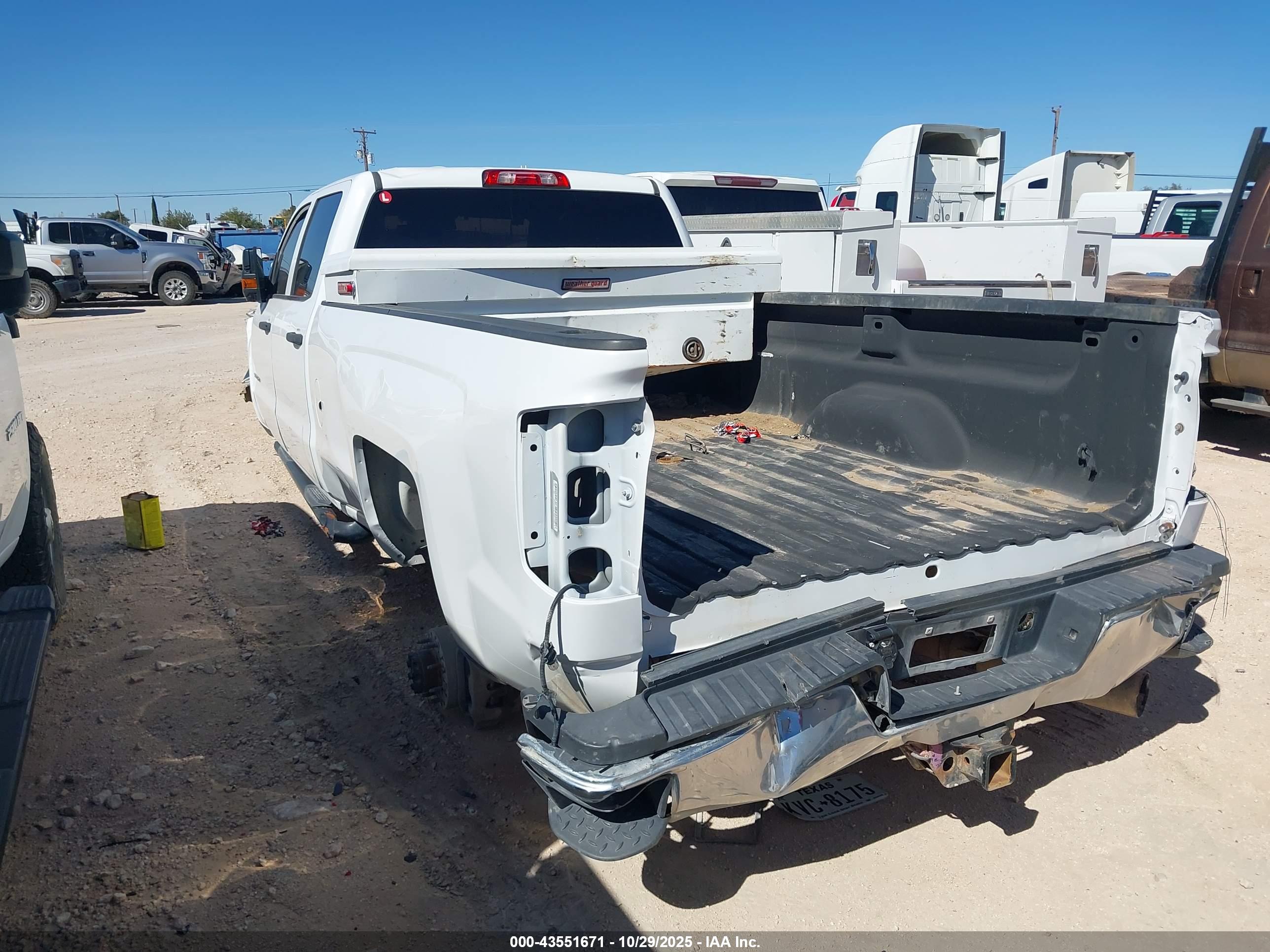 CHEVROLET SILVERADO image 3