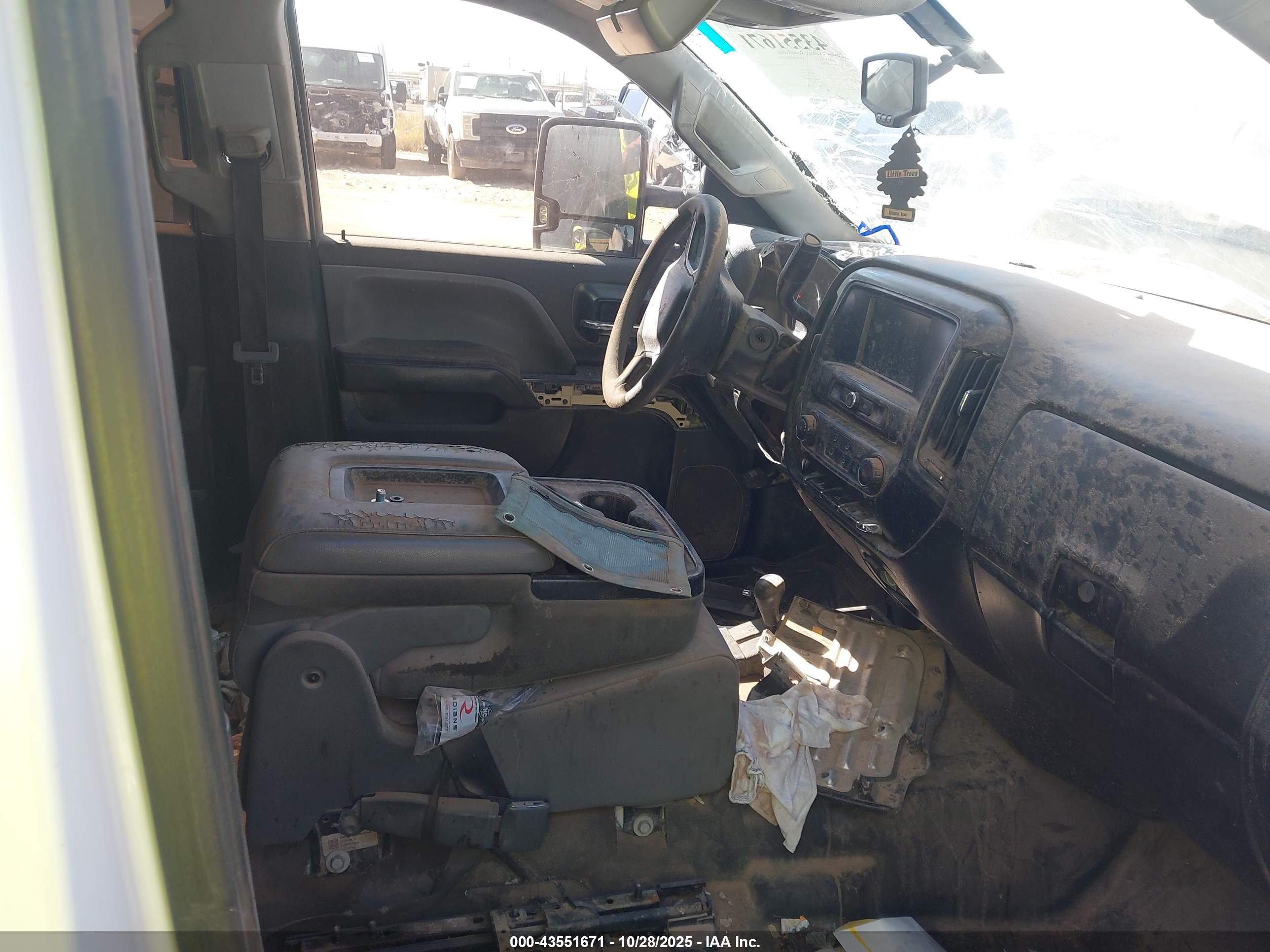 CHEVROLET SILVERADO image 5