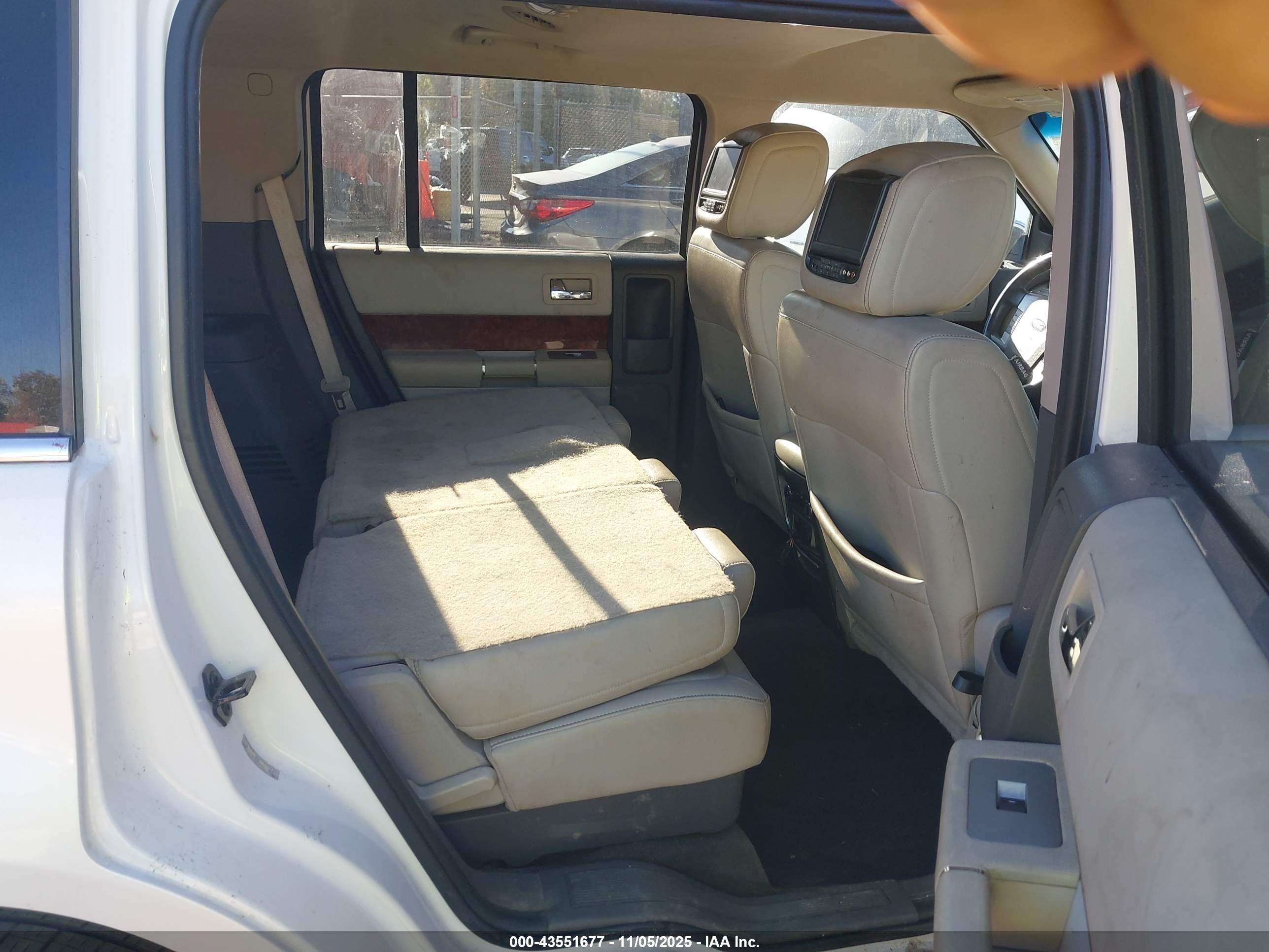 FORD FLEX image 8