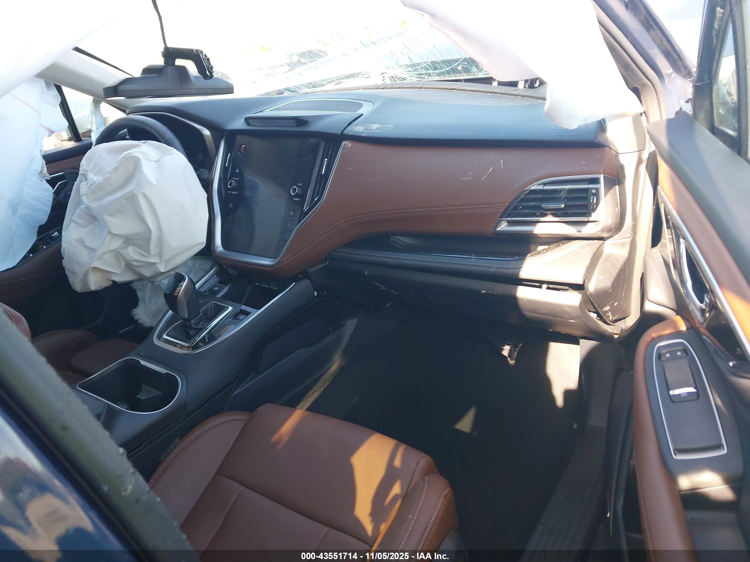 SUBARU OUTBACK image 5