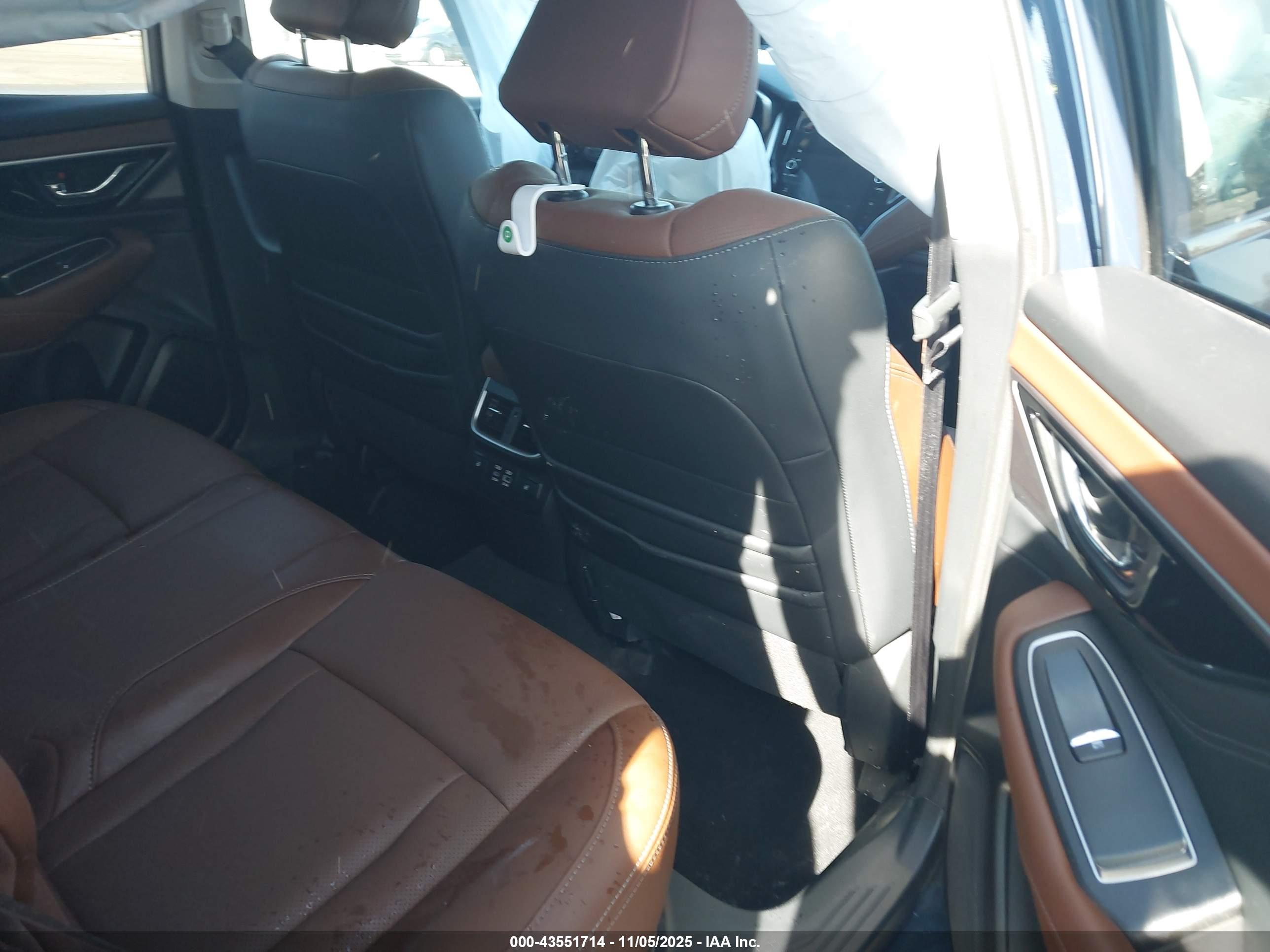 SUBARU OUTBACK image 8
