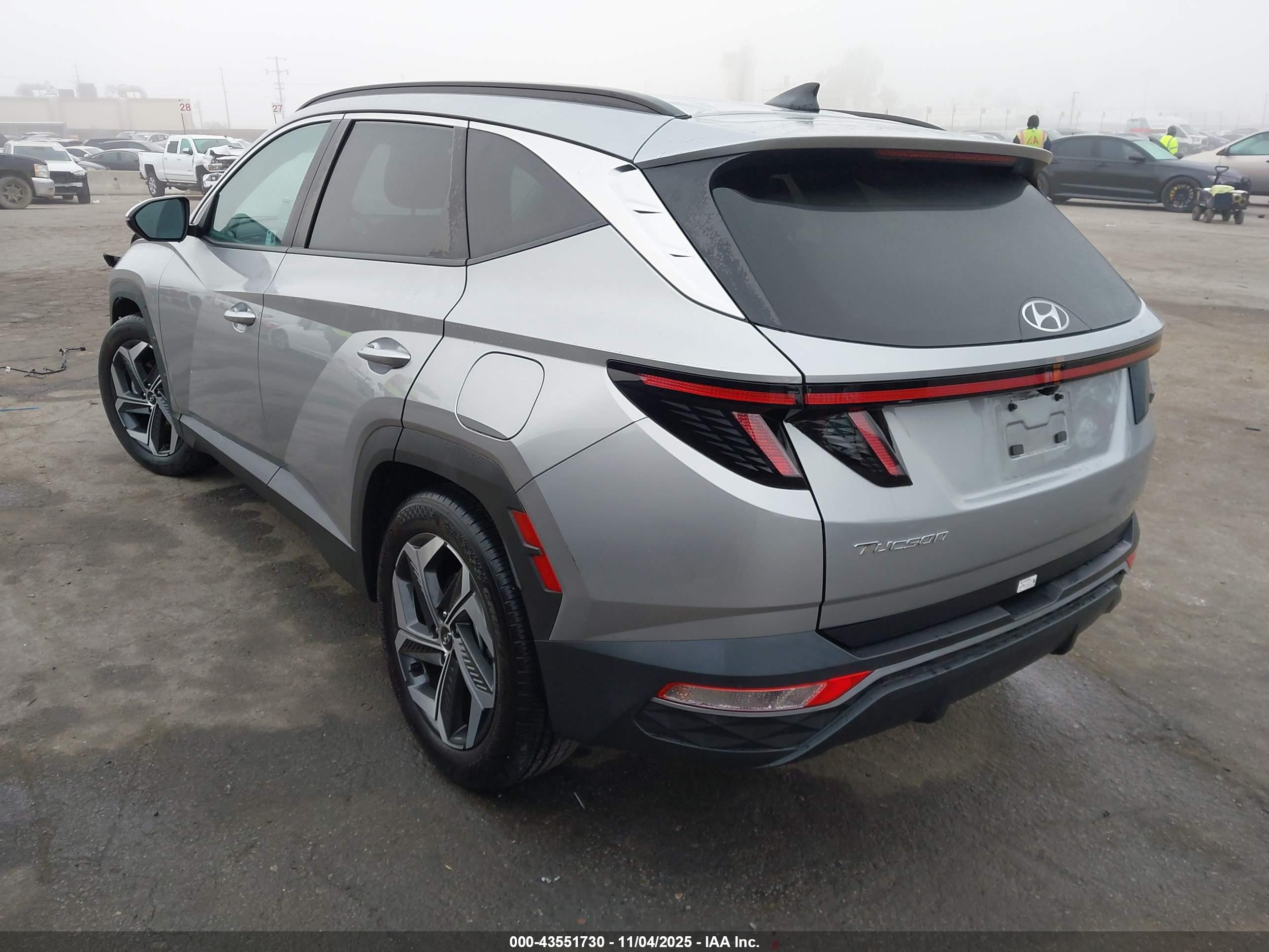 HYUNDAI TUCSON image 3