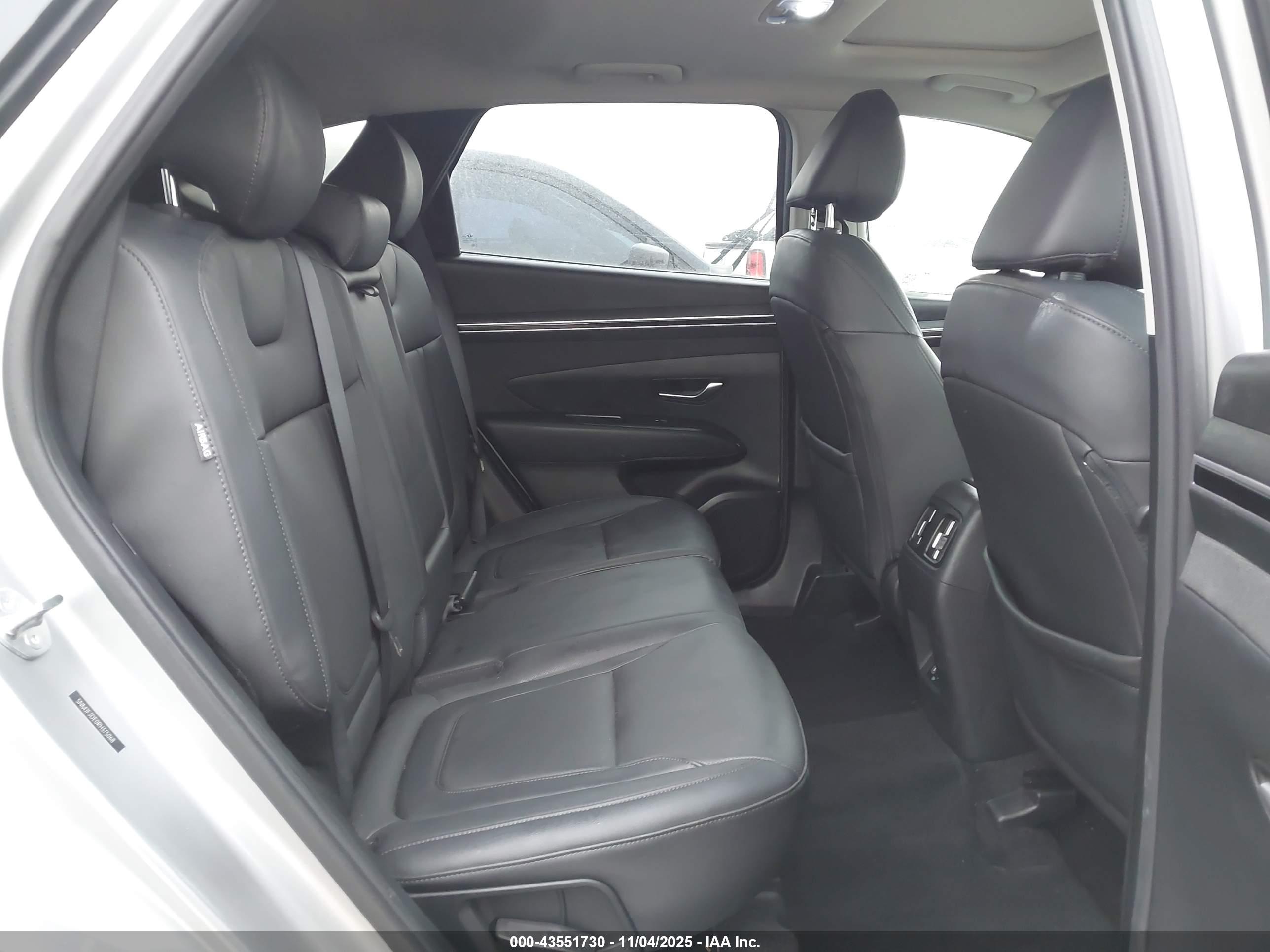 HYUNDAI TUCSON image 8