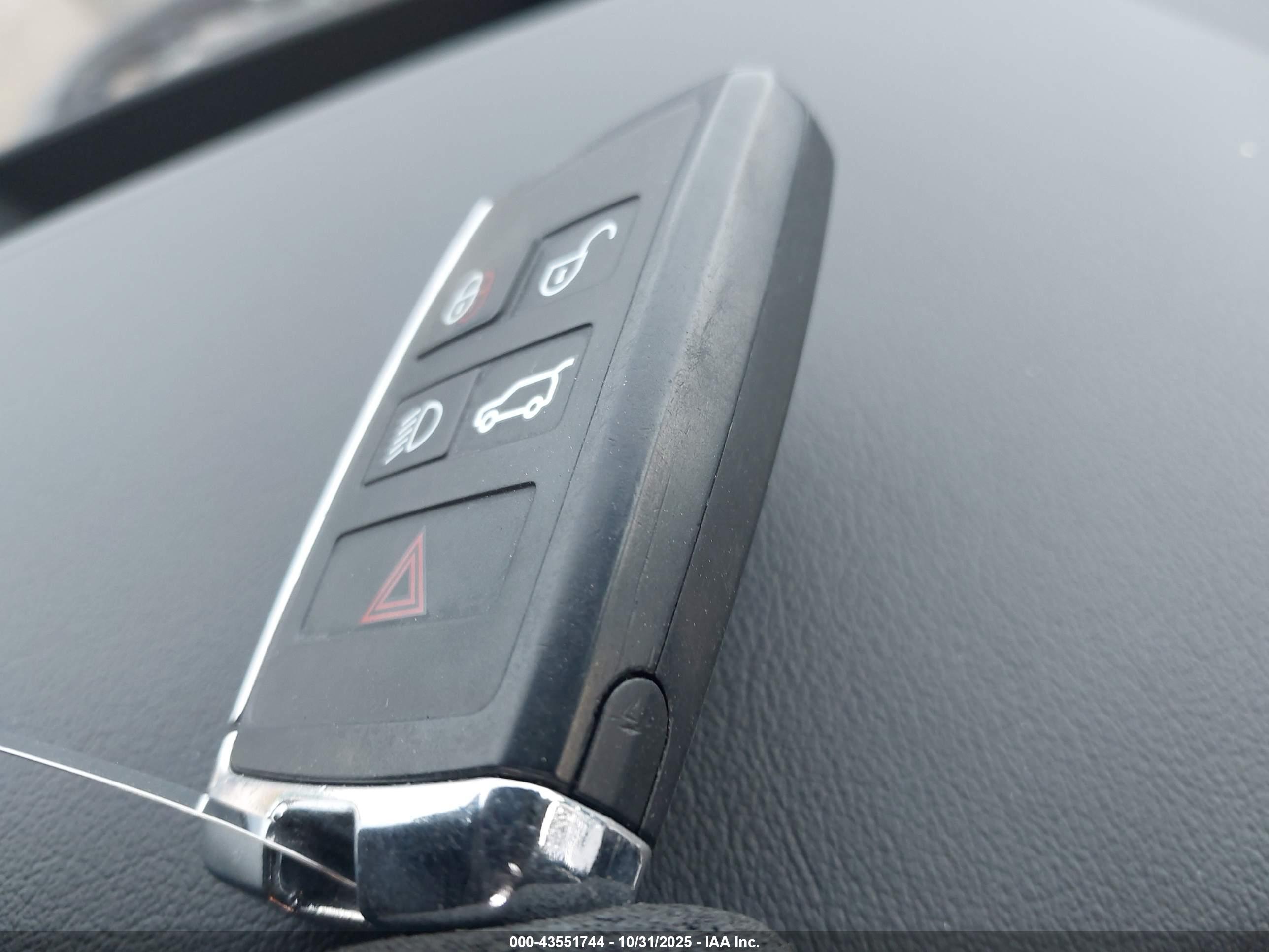 LAND ROVER image 11