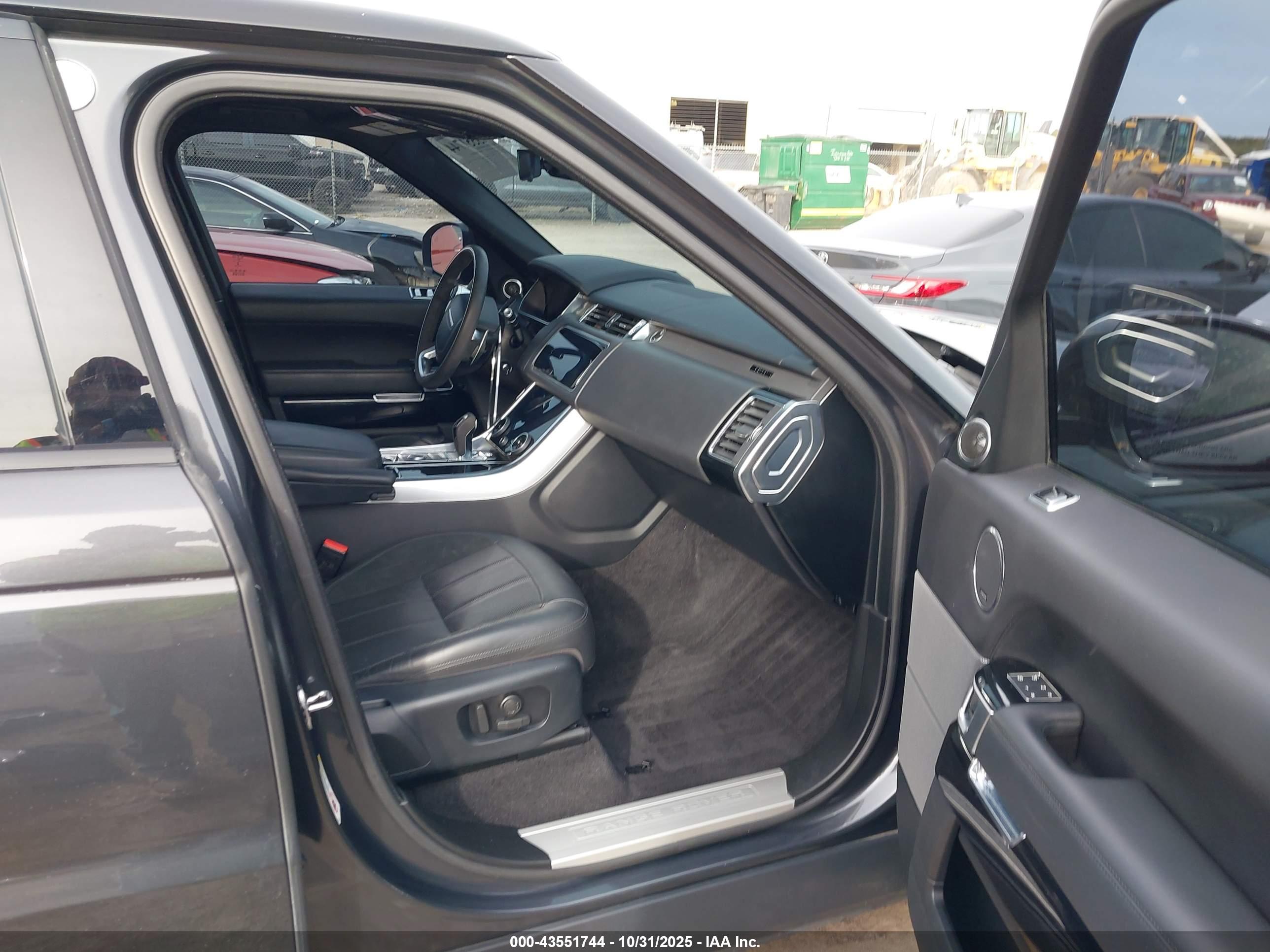LAND ROVER image 5