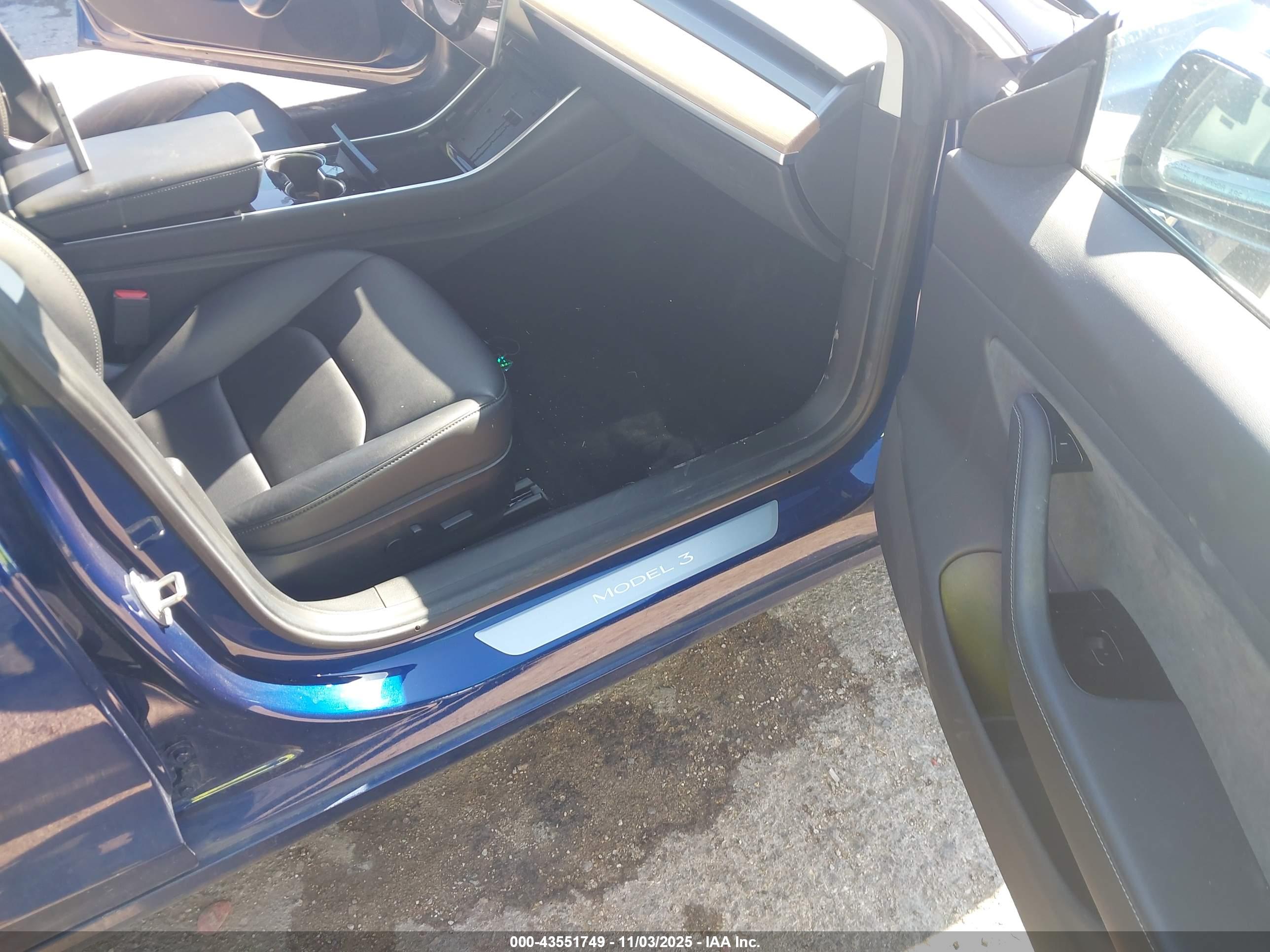 TESLA MODEL image 5