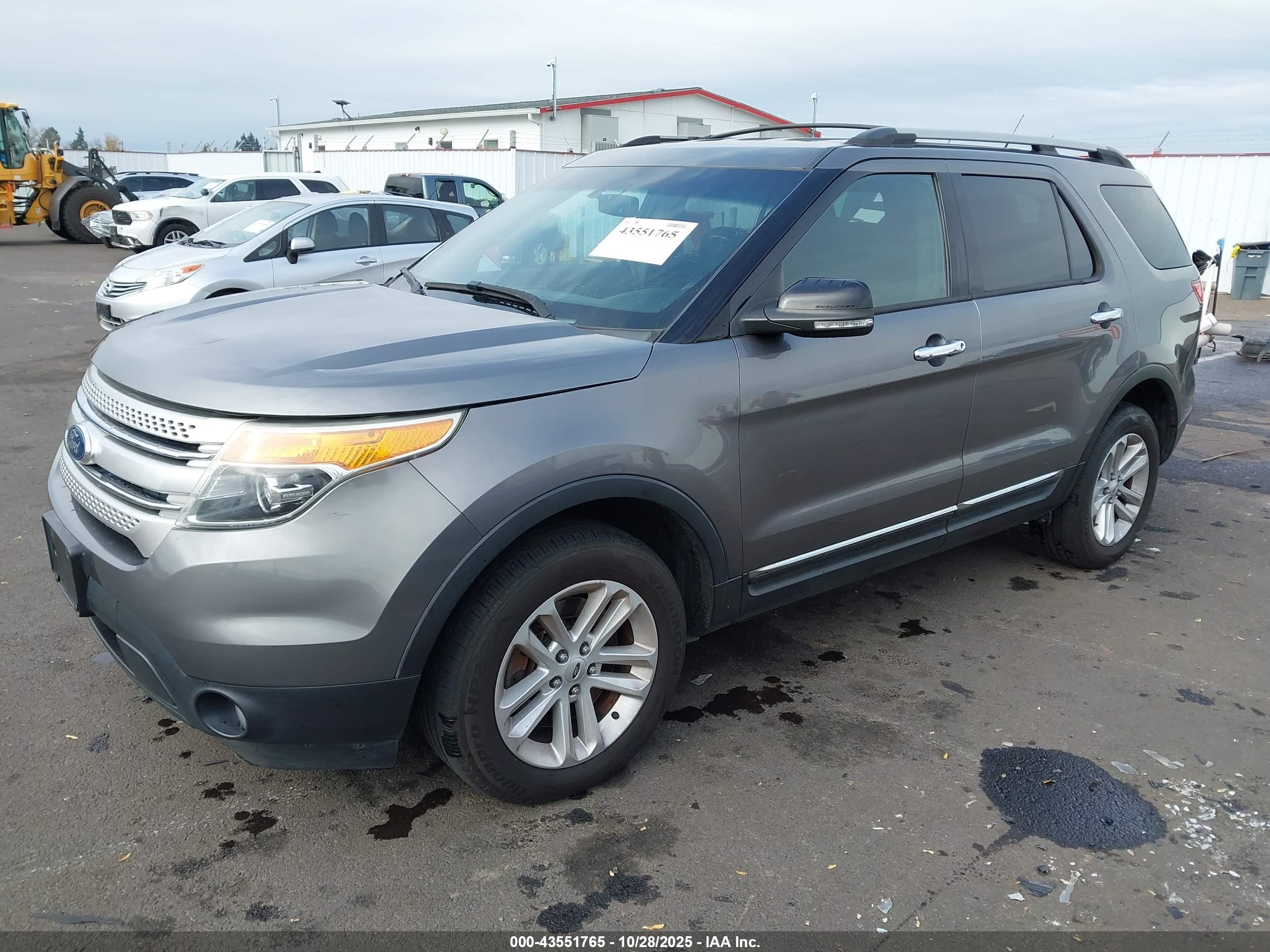 FORD EXPLORER image 2
