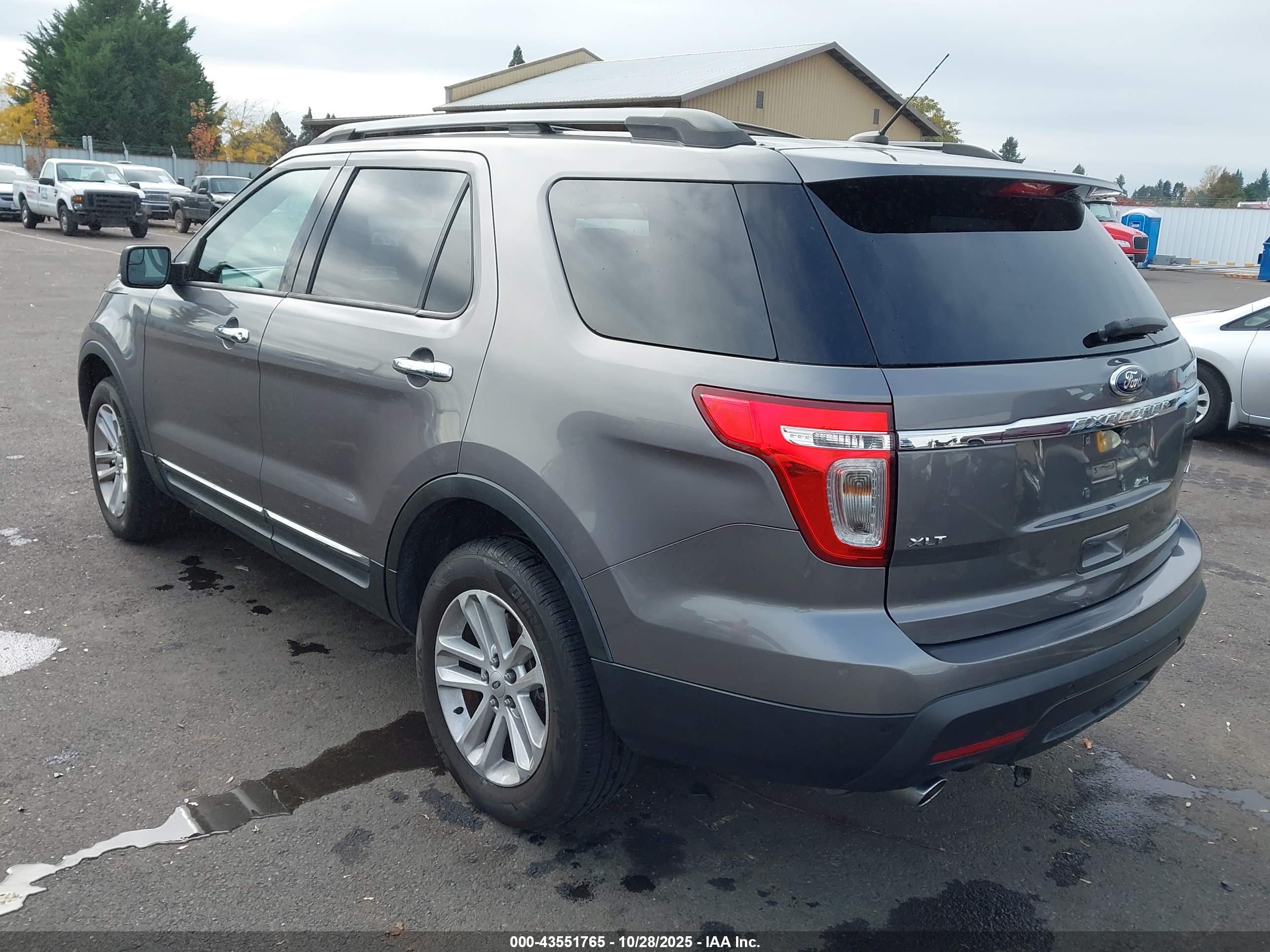 FORD EXPLORER image 3