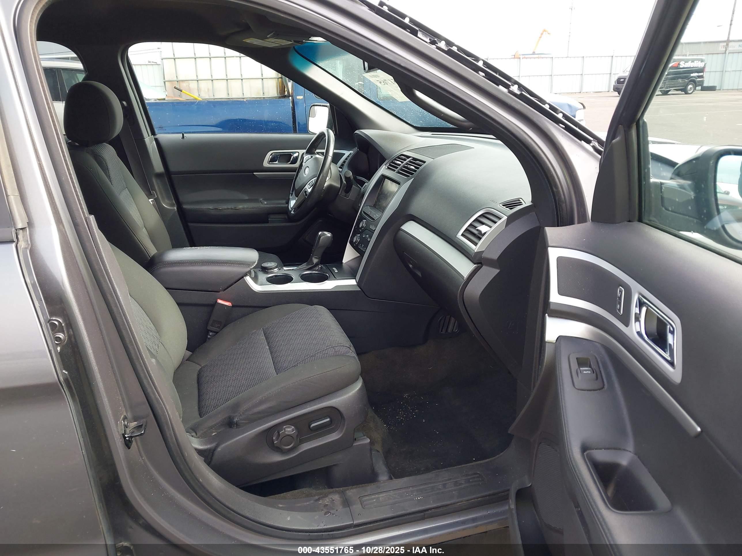 FORD EXPLORER image 5