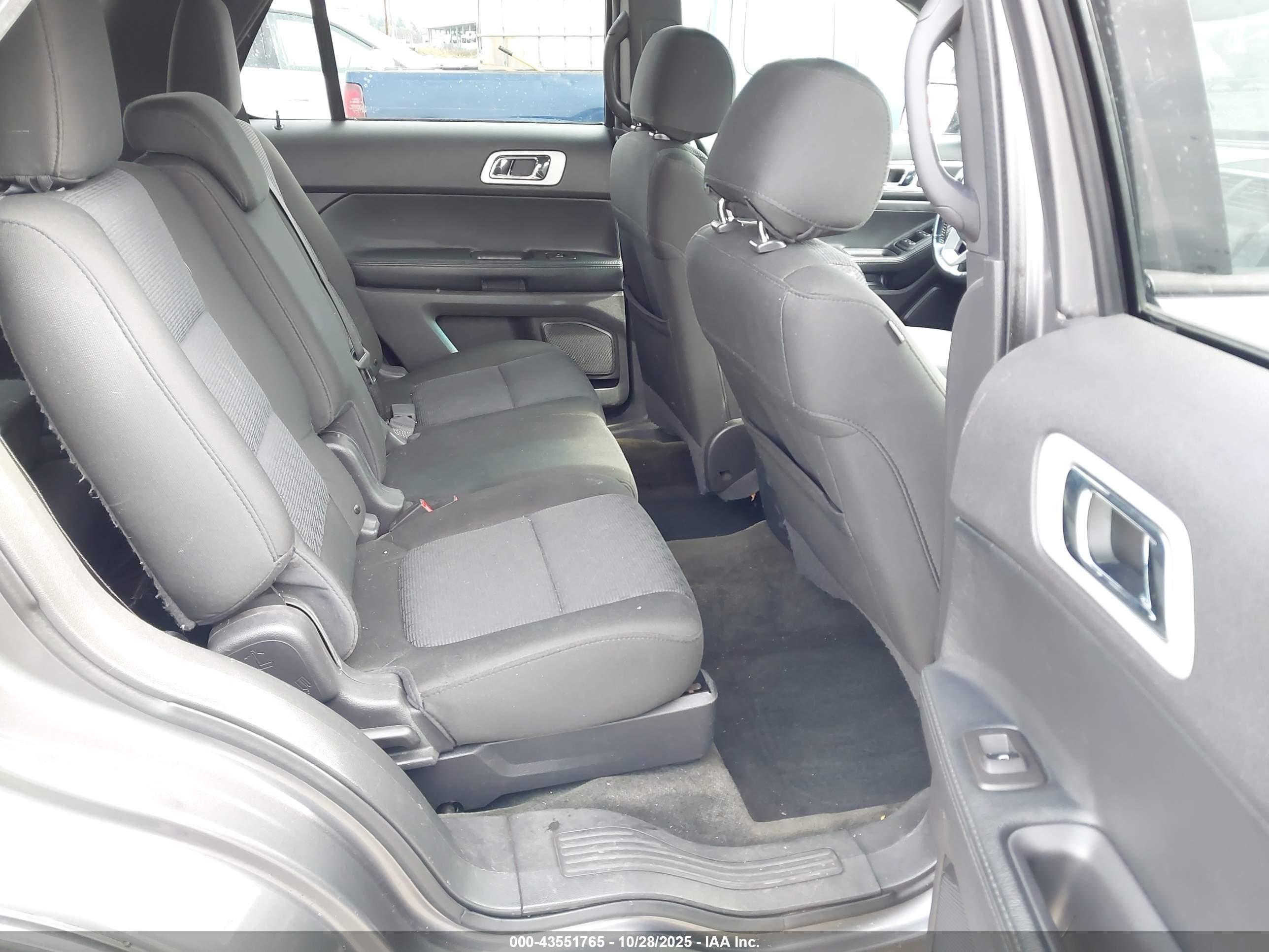FORD EXPLORER image 8