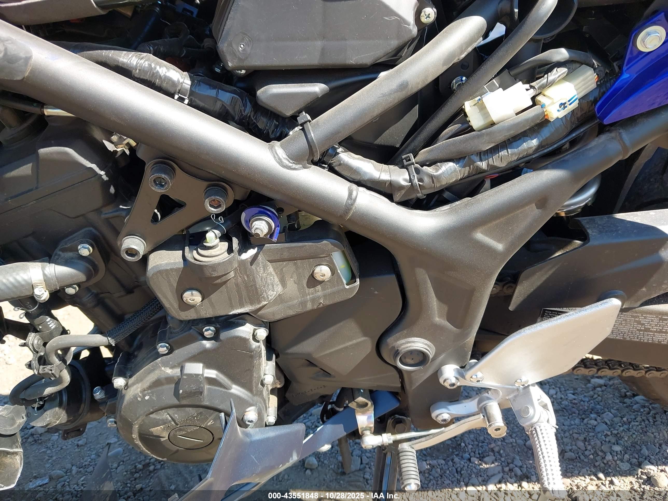 YAMAHA YZFR3 image 9